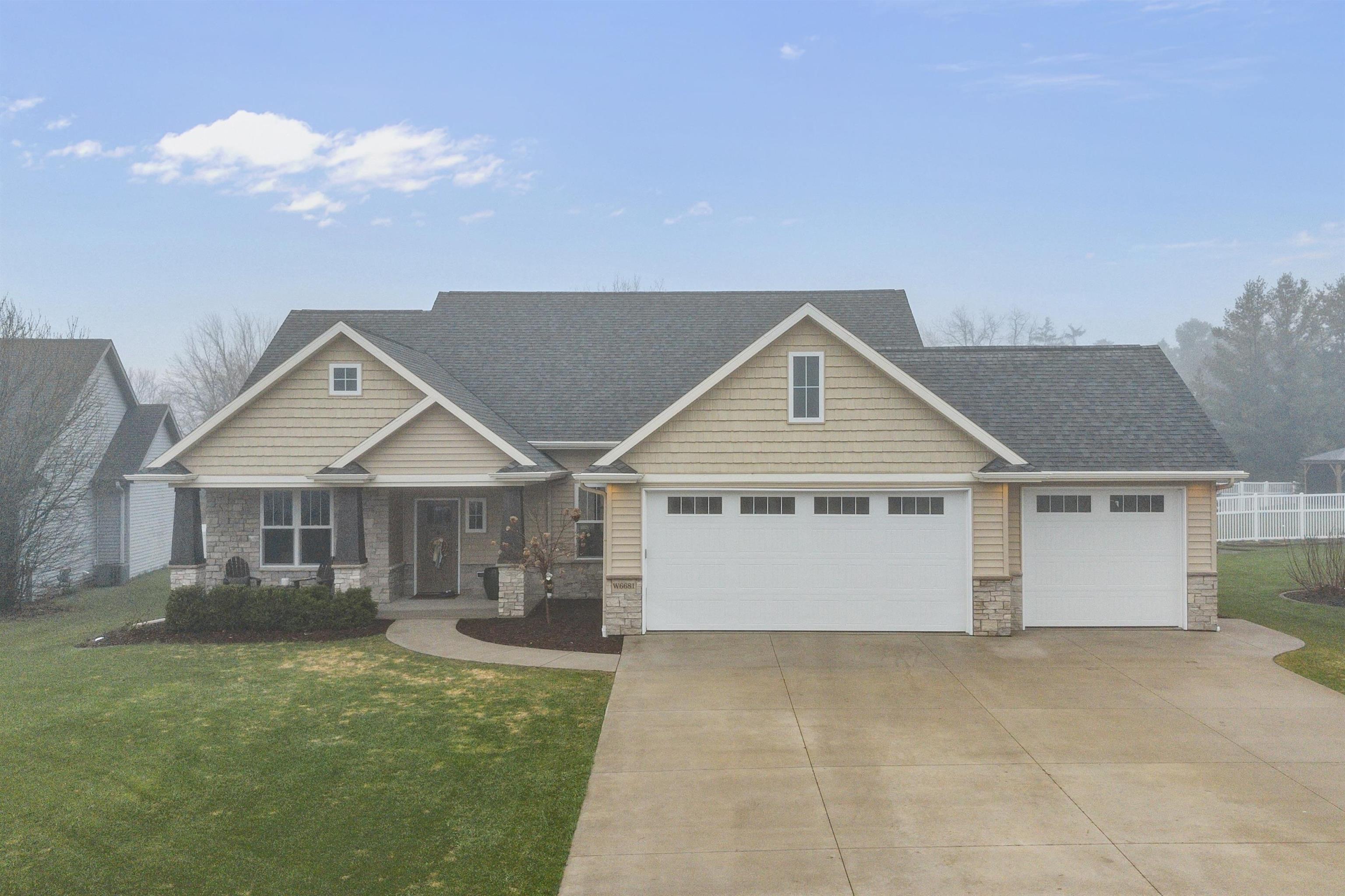 Greenville, Wisconsin, 54942-8126, United States, 6 Bedrooms Bedrooms, ,5 BathroomsBathrooms,Residential,For Sale,2040409