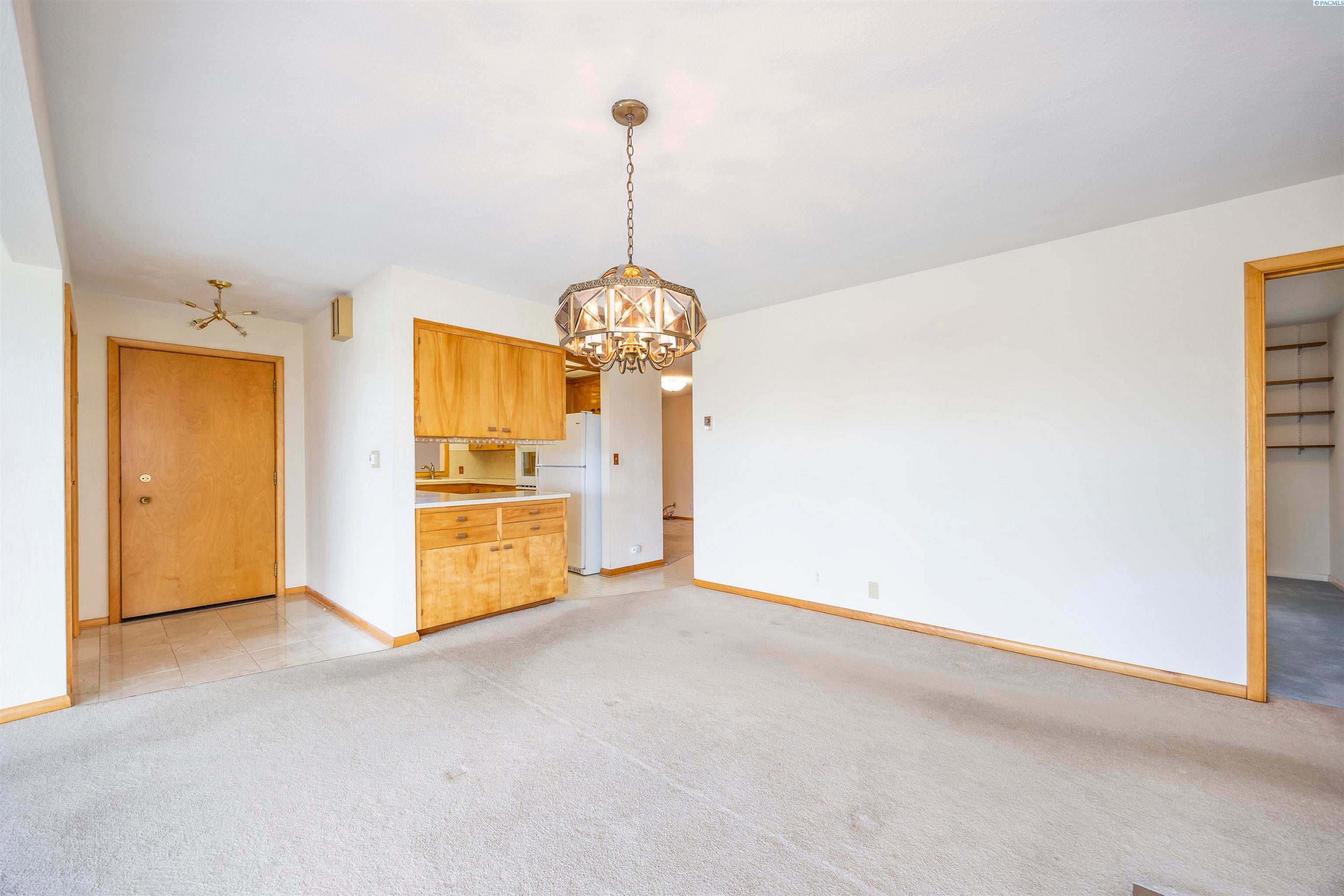 Sunnyside, Washington, 98944, United States, 3 Bedrooms Bedrooms, ,3 BathroomsBathrooms,Residential,For Sale,1973800