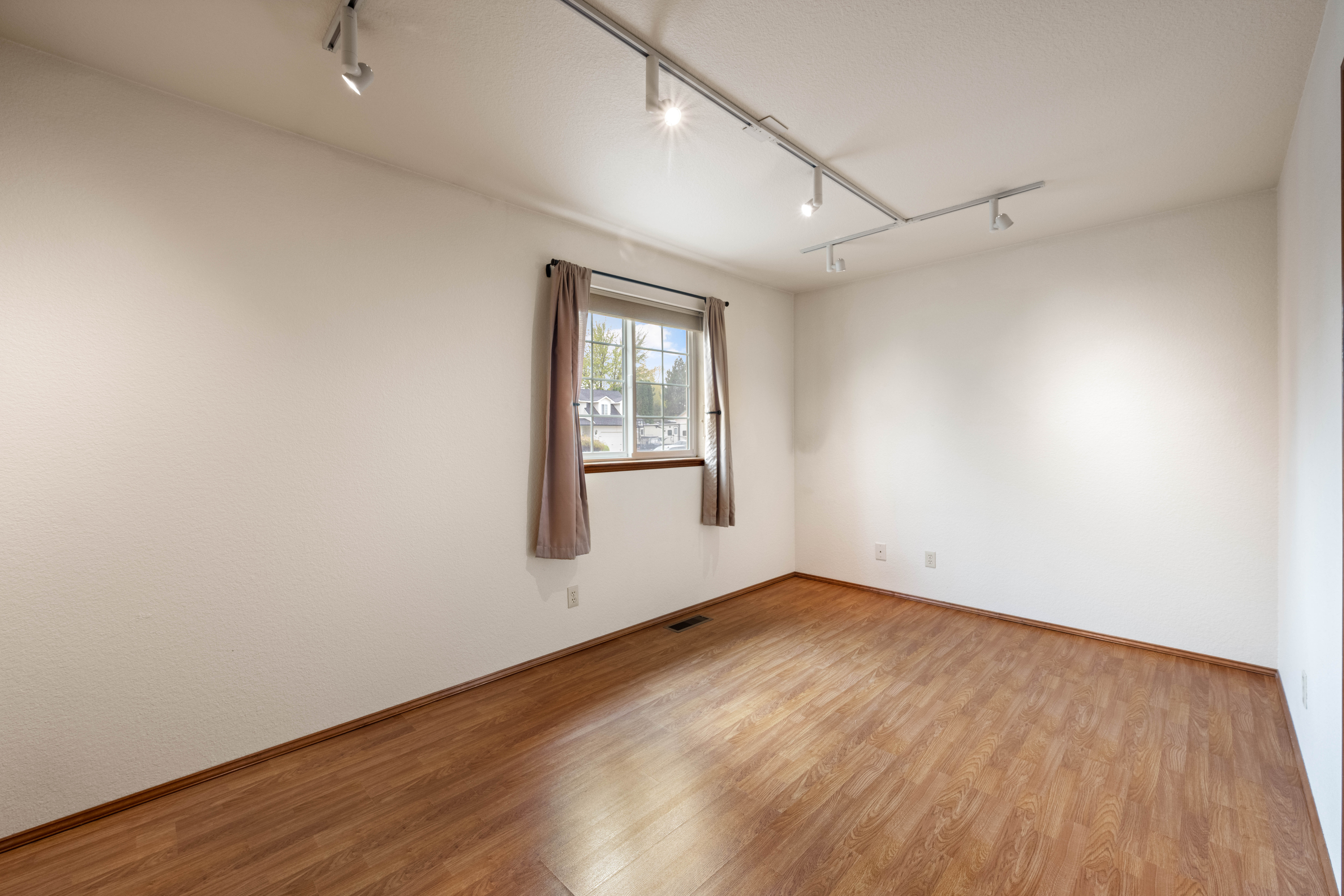  This Property Offers Flexibility for a Variety of Lifestyles - 物件實景