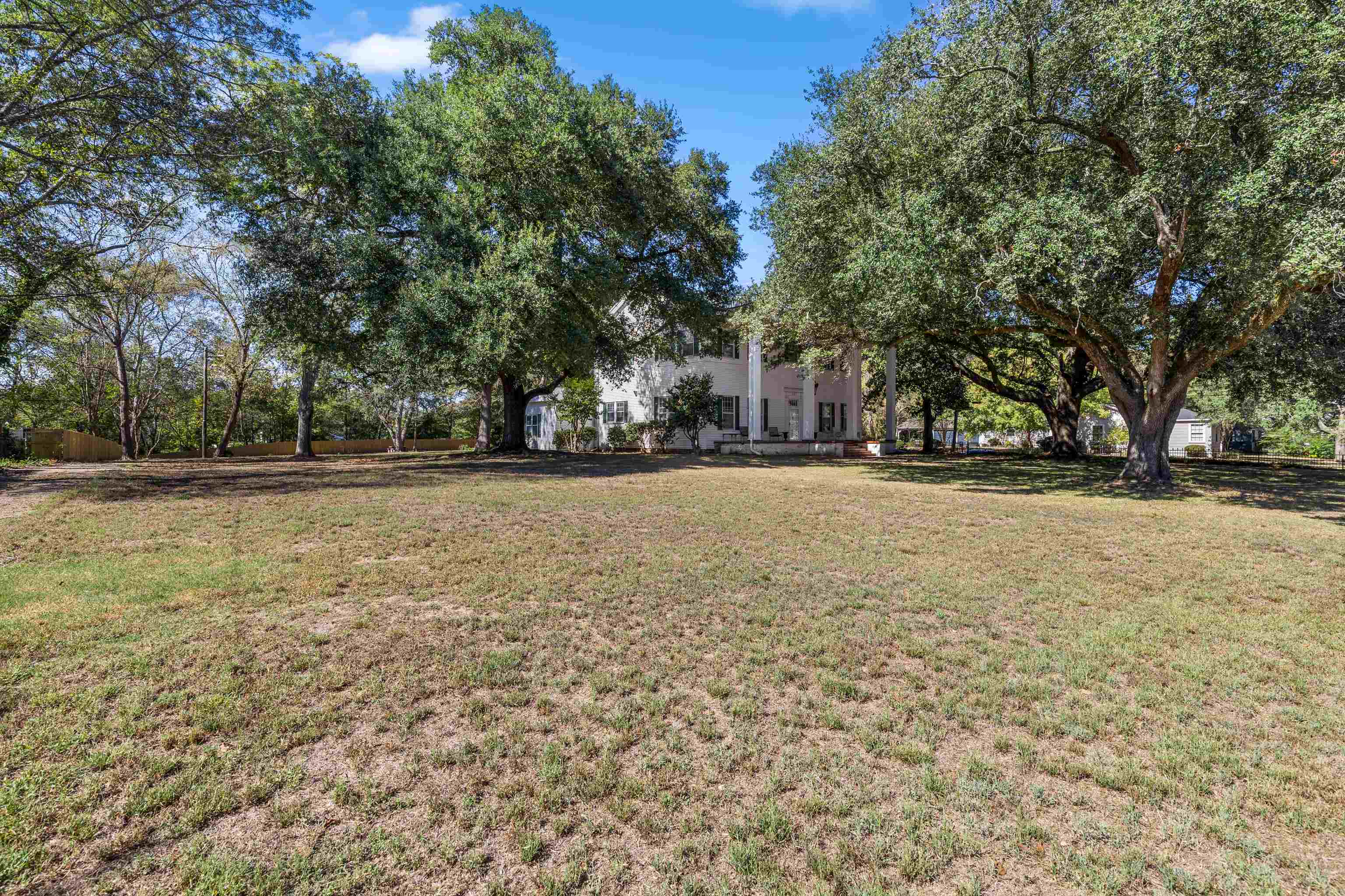 Jefferson, Texas, 75657, United States, 5 Bedrooms Bedrooms, ,5 BathroomsBathrooms,Residential,For Sale,1978271
