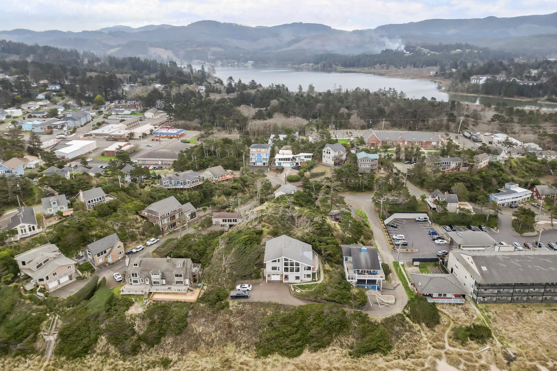  1068 NW 6TH CT Lincoln City, OR 97367 - 物件實景