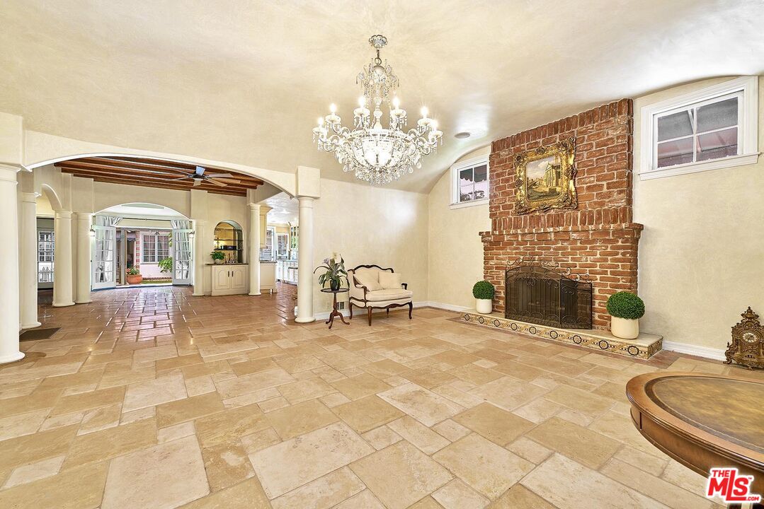 Los Angeles, California, 90004, United States, 4 Bedrooms Bedrooms, ,3 BathroomsBathrooms,Residential,For Sale,1876401