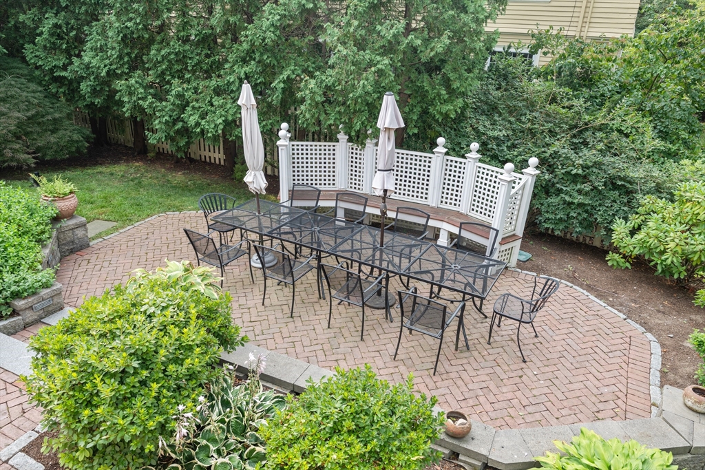 Cambridge, Massachusetts, 02140, United States, 5 Bedrooms Bedrooms, ,4 BathroomsBathrooms,Residential,For Sale,1939674