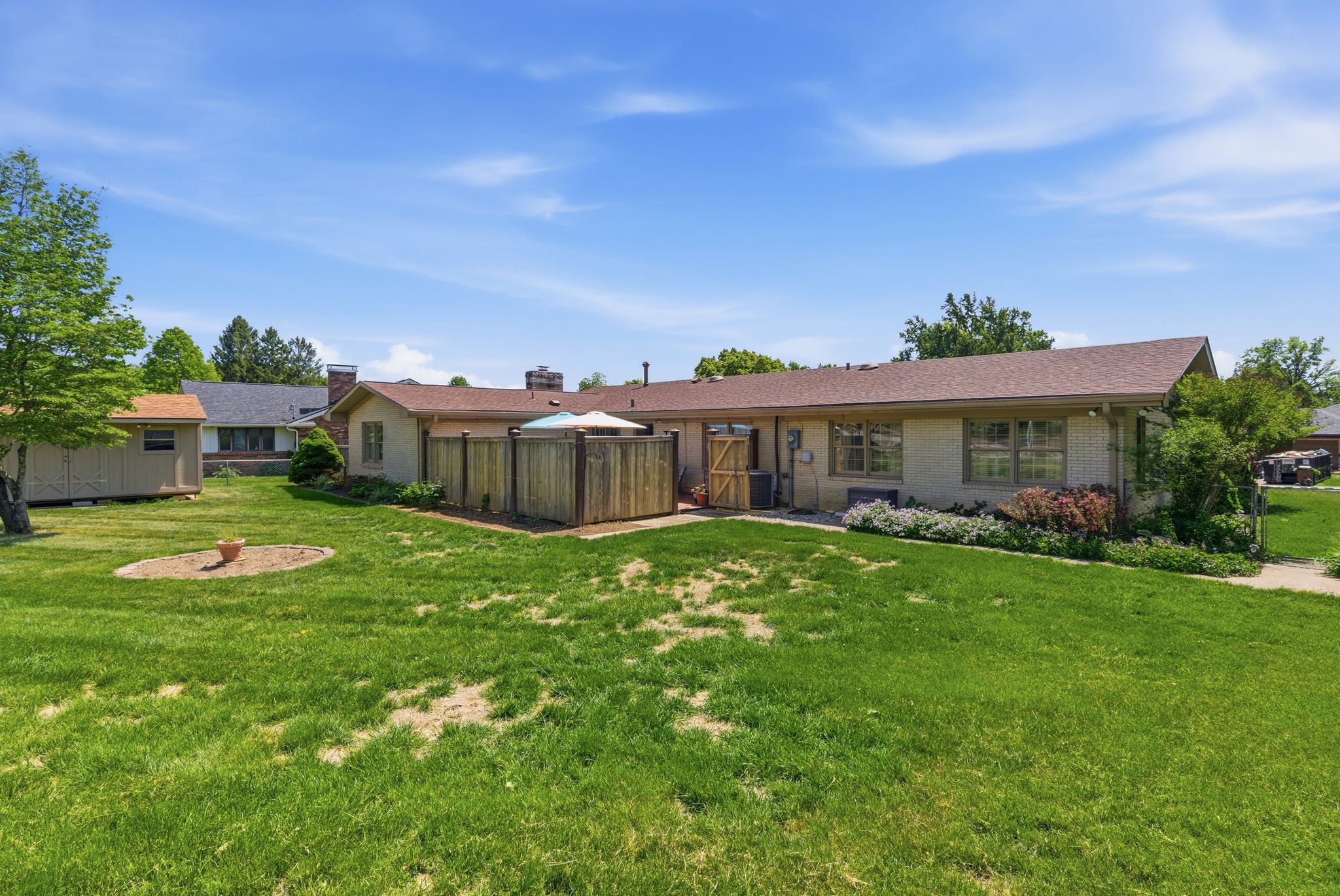  697 Cindy Blair Way - 物件實景