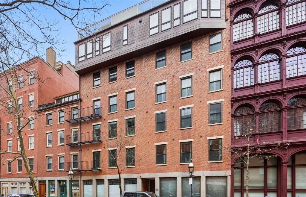 Boston, Massachusetts, 02109, United States, 2 Bedrooms Bedrooms, ,1 BathroomBathrooms,Residential,For Sale,2034502