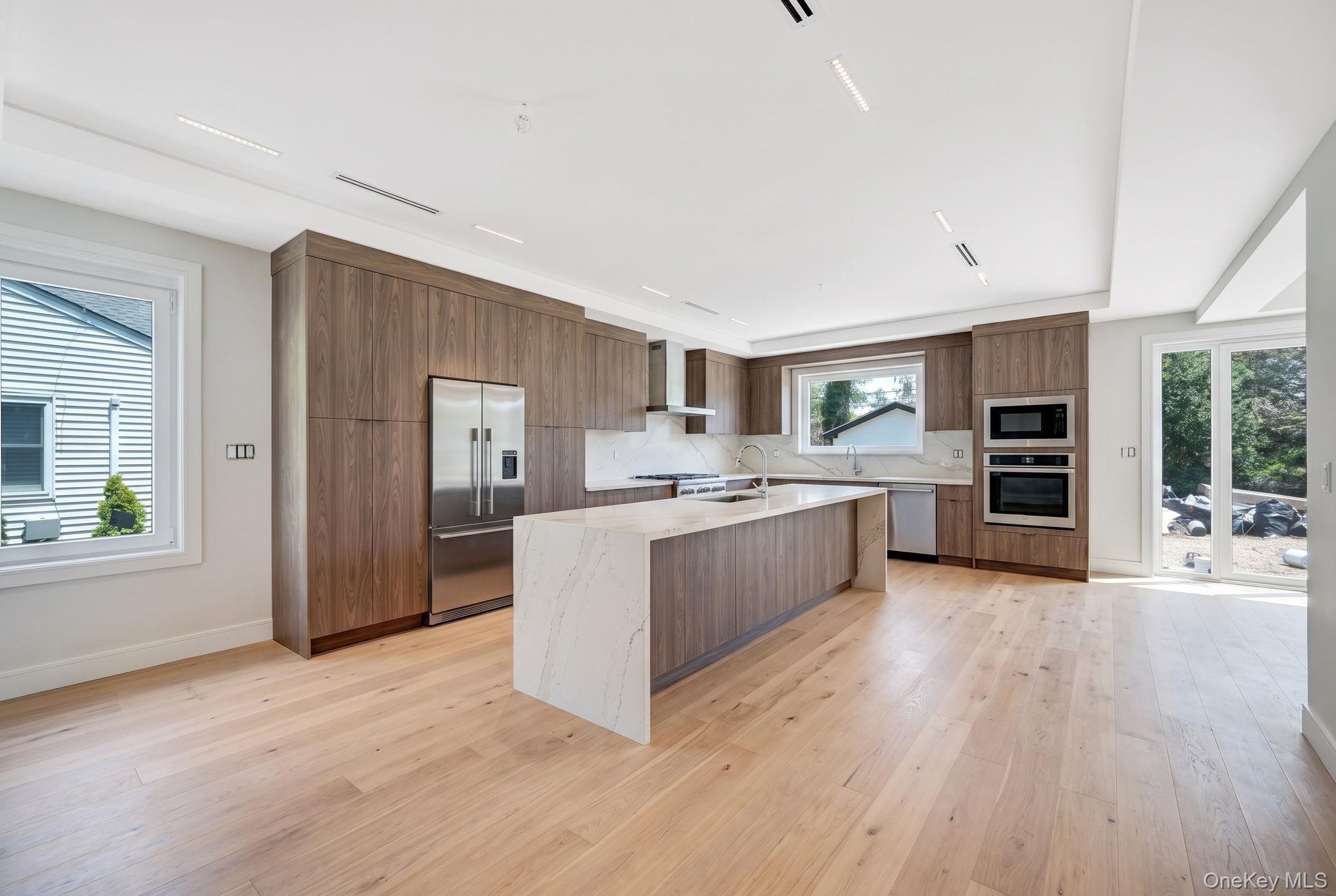  748 Carman Avenue, Westbury, NY, 11590 - 物件實景