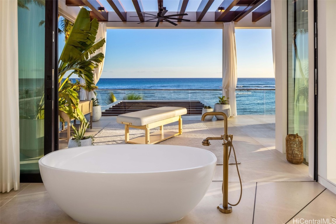 Honolulu, Hawaii, 96816, United States, 5 Bedrooms Bedrooms, ,8 BathroomsBathrooms,Residential,For Sale,1705009