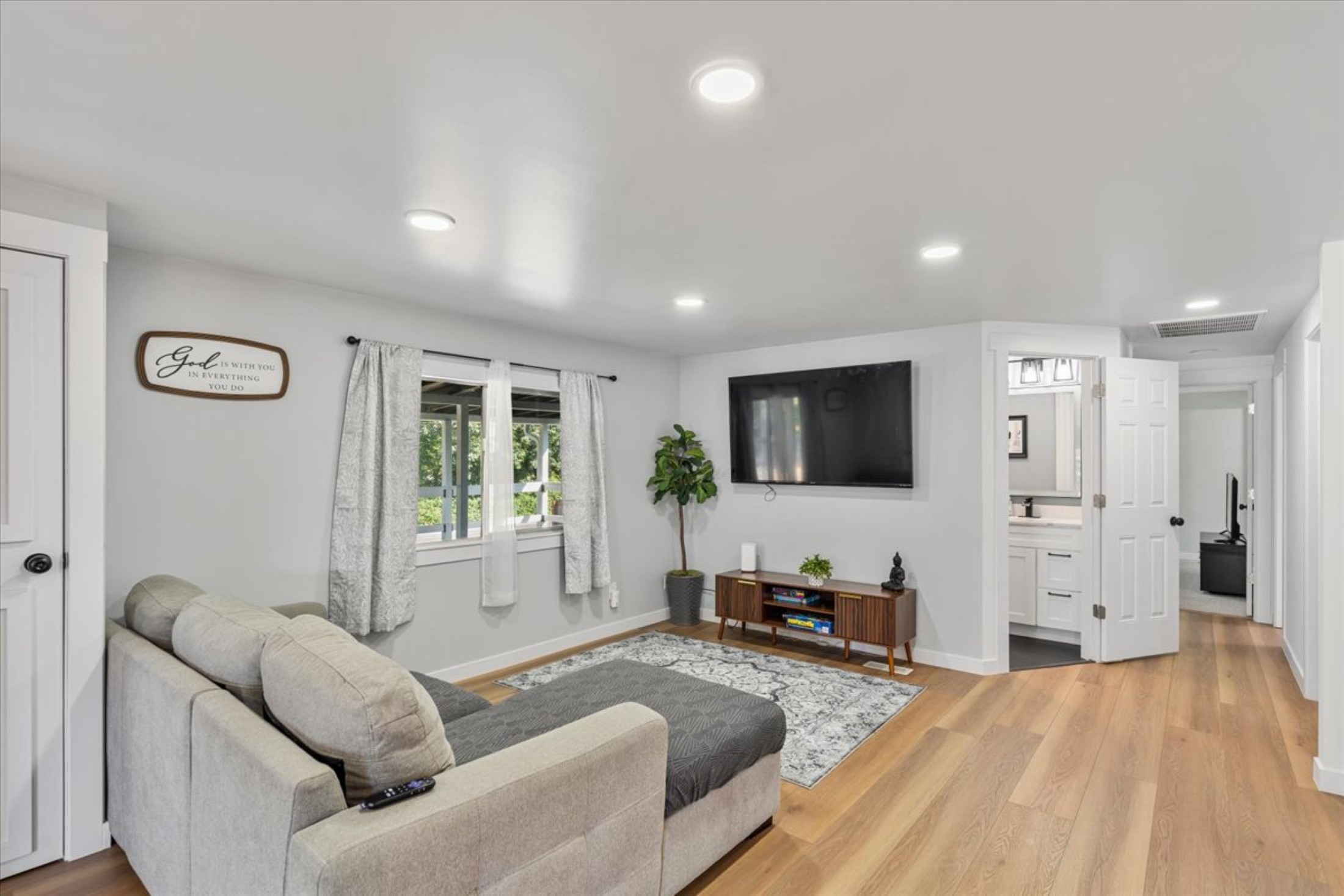  Modern Renton Bungalow - 物件實景