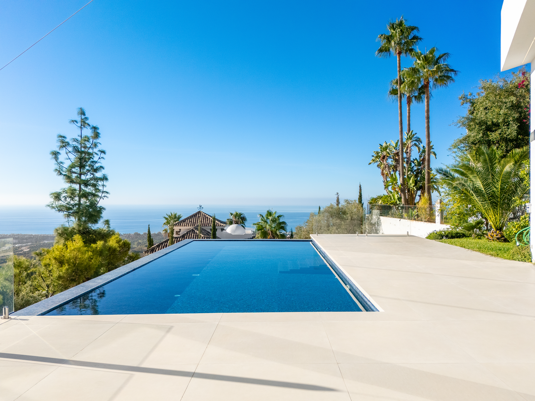  Contemporary Villa with Panoramic Sea Views in Altos de los Monteros - 物件實景