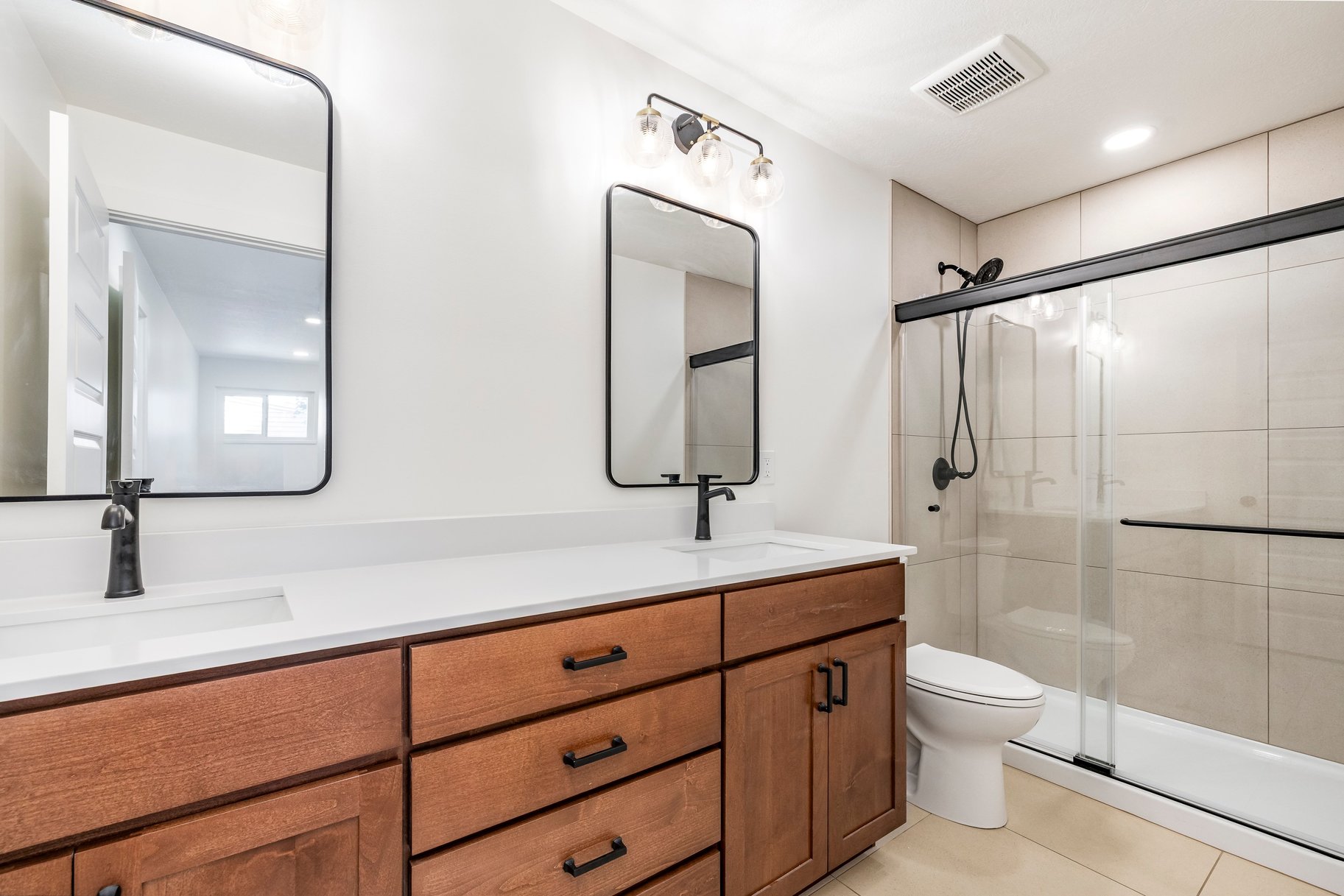  Fully Renovated Rambler With Large Primary En-Suite - 物件實景