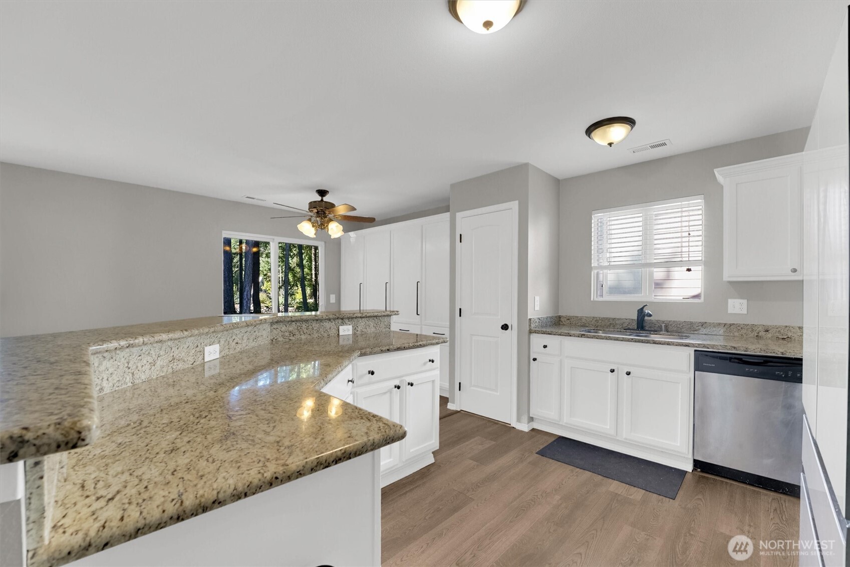 Puyallup, Washington, 98374, United States, 4 Bedrooms Bedrooms, ,3 BathroomsBathrooms,Residential,For Sale,1899672