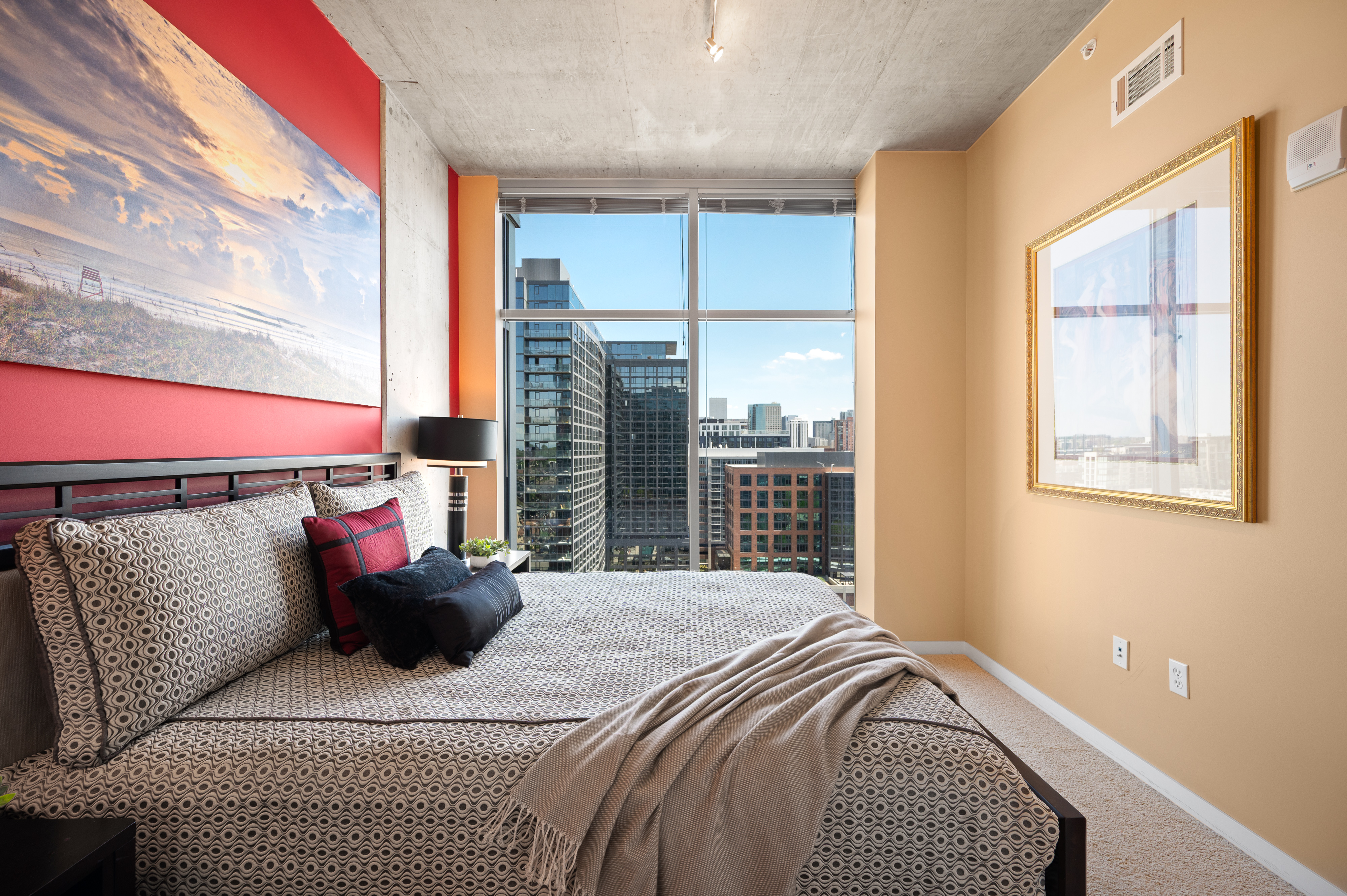  Positioned within the Glass House in Riverfront Park - 物件實景