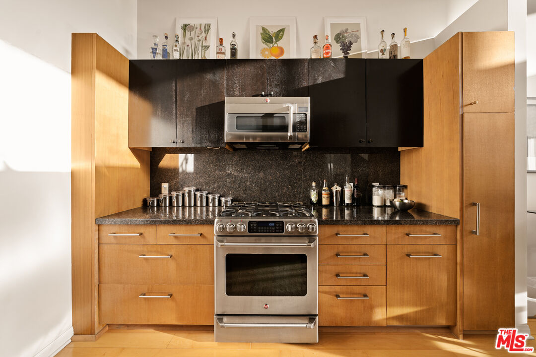 Los Angeles, California, 90012, United States, 1 Bedroom Bedrooms, ,1 BathroomBathrooms,Residential,For Sale,1827245