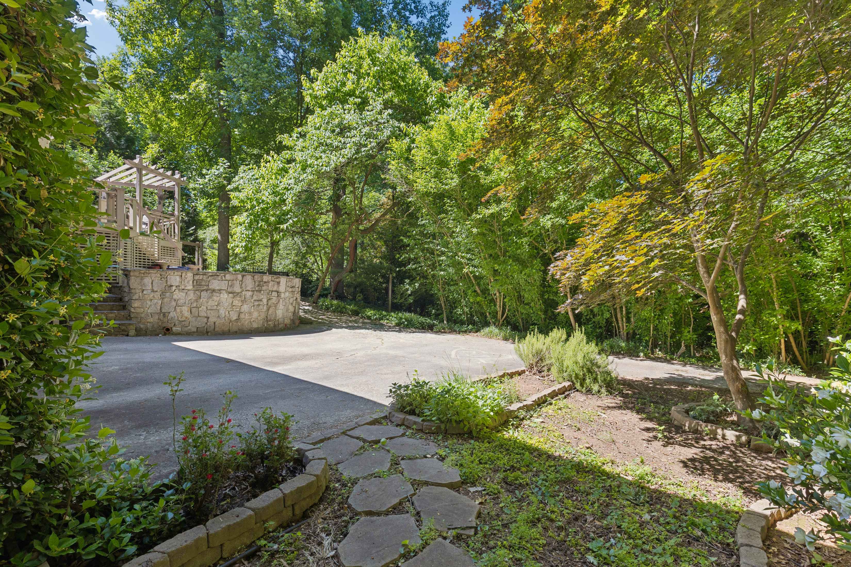  Charming Ranch Offers Space, Privacy and Long Term Potential - 物件實景