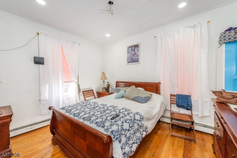 Newark City, New Jersey, 07112, United States, ,3 BathroomsBathrooms,Residential,For Sale,1982998