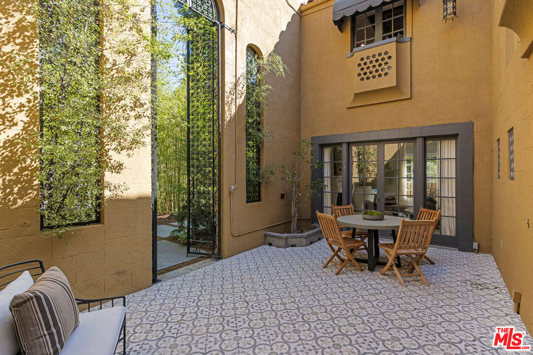 Los Angeles, California, 90065, United States, 5 Bedrooms Bedrooms, ,5 BathroomsBathrooms,Residential,For Sale,1987720