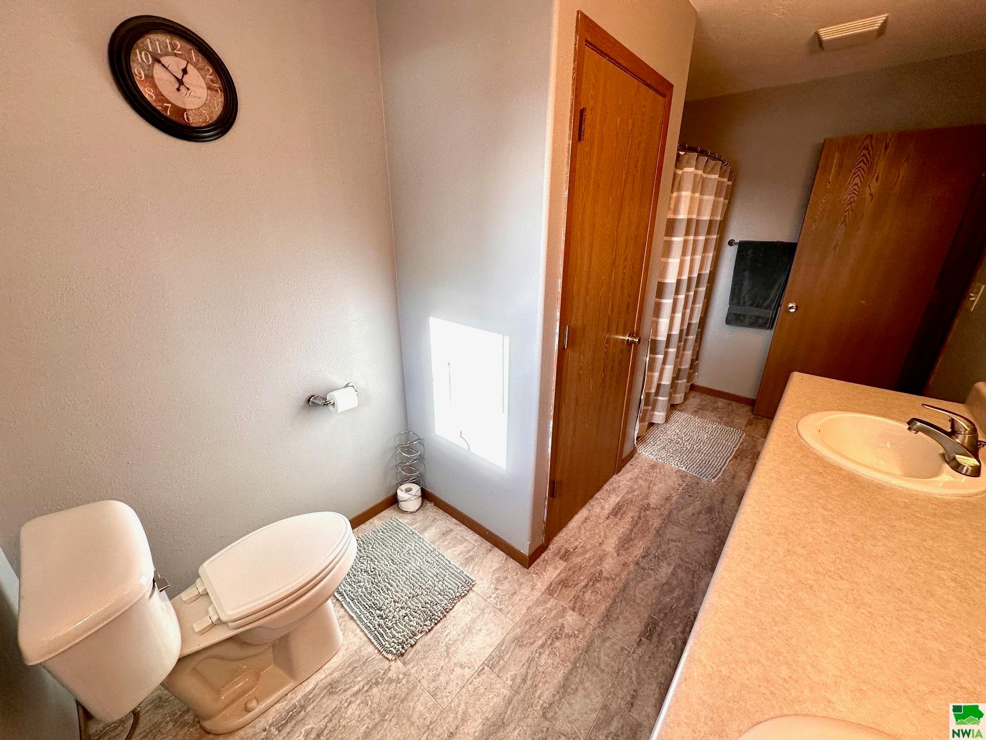 McCook Lake, South Dakota, 57049, United States, 5 Bedrooms Bedrooms, ,3 BathroomsBathrooms,Residential,For Sale,1980281