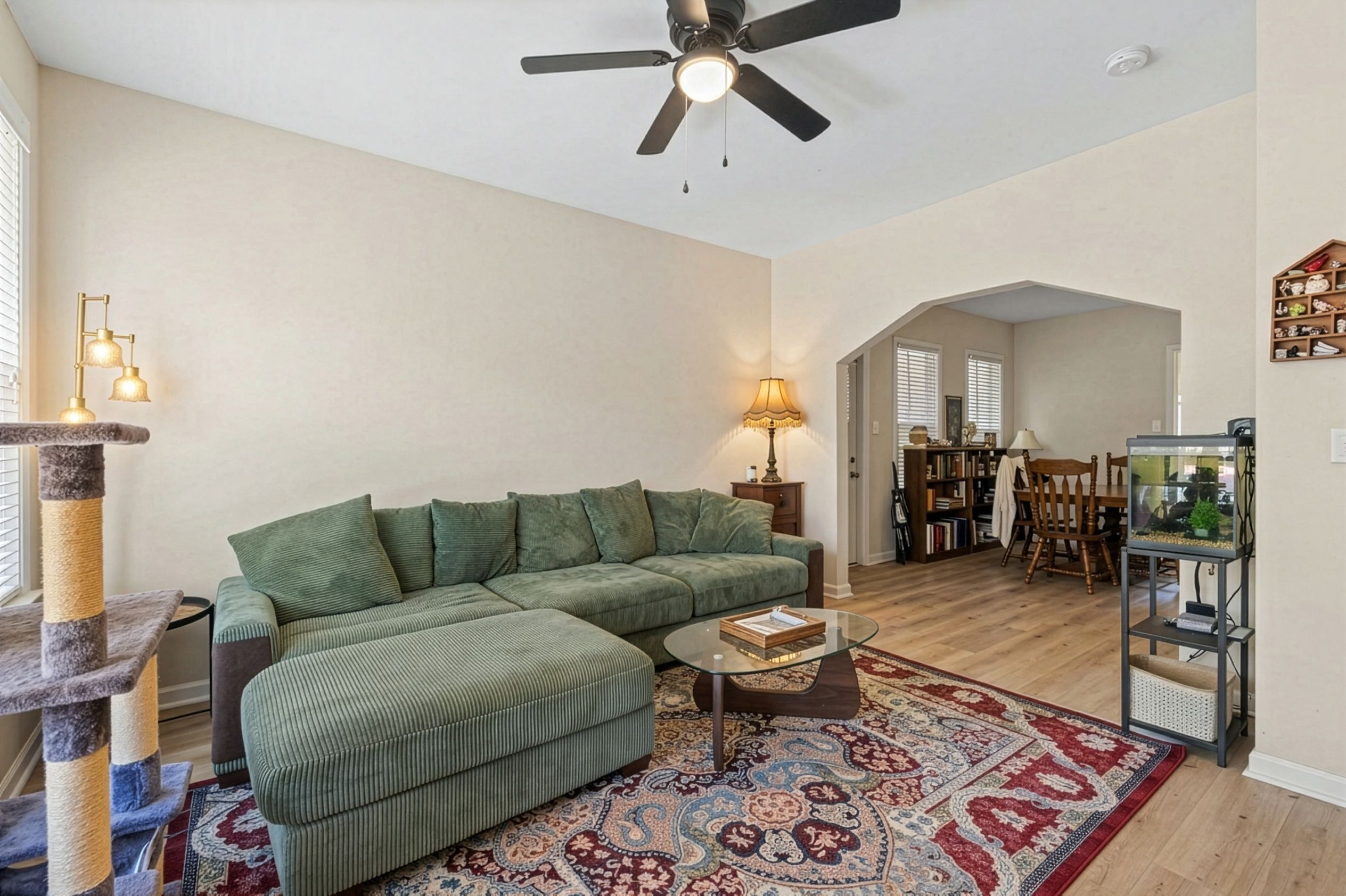  Prime Bay View Investment: Updated Duplex with 4-Car Garage Near Lake Michigan - 物件實景