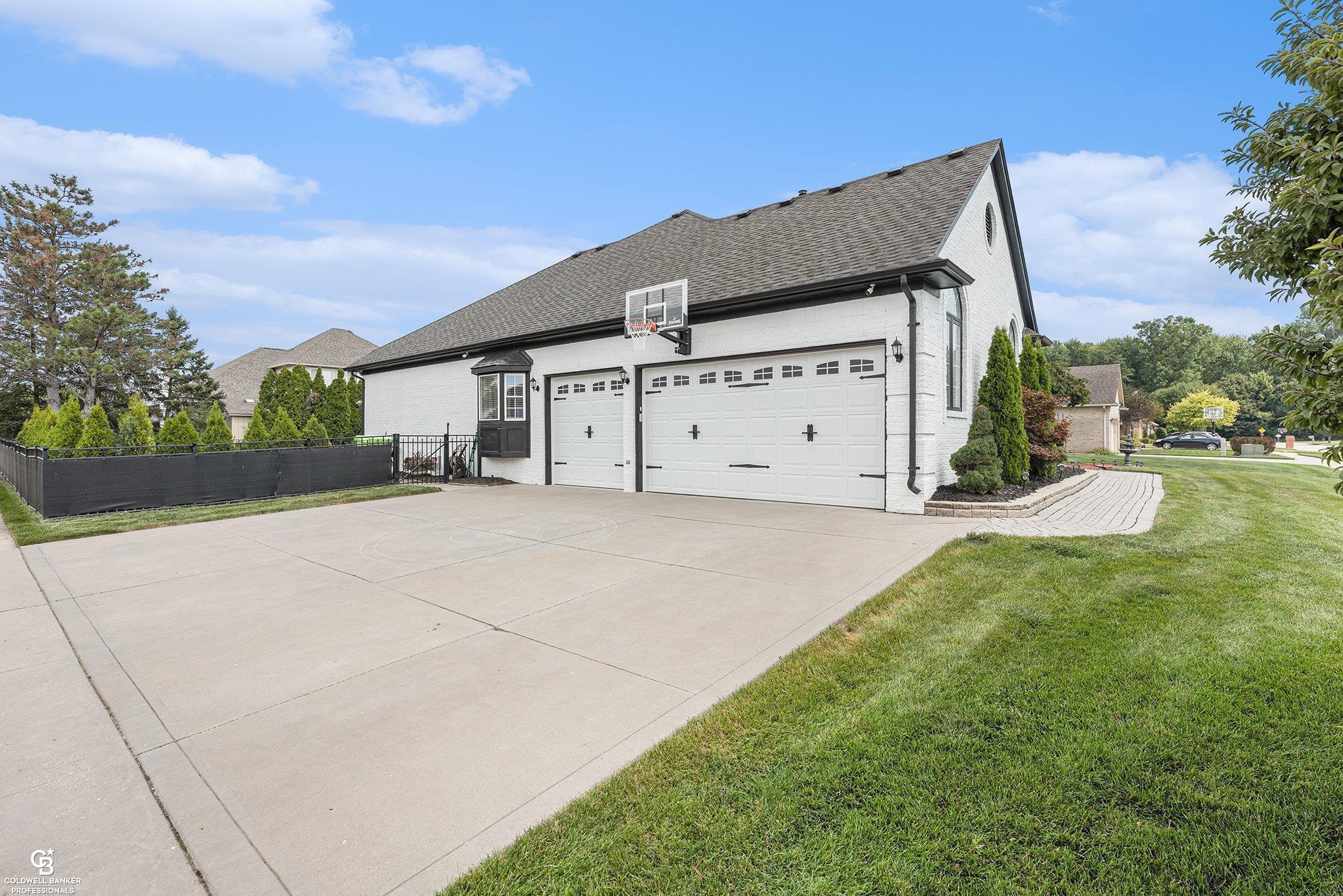 Macomb, Michigan, 48044, United States, 3 Bedrooms Bedrooms, ,3 BathroomsBathrooms,Residential,For Sale,1919570