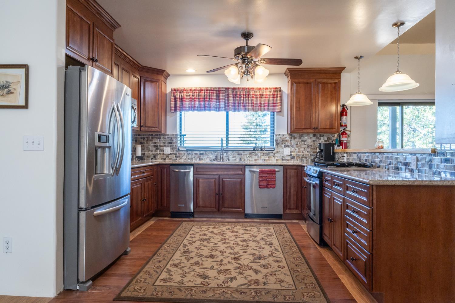 Yosemite West, California, 95389, United States, 5 Bedrooms Bedrooms, ,4 BathroomsBathrooms,Residential,For Sale,2005695