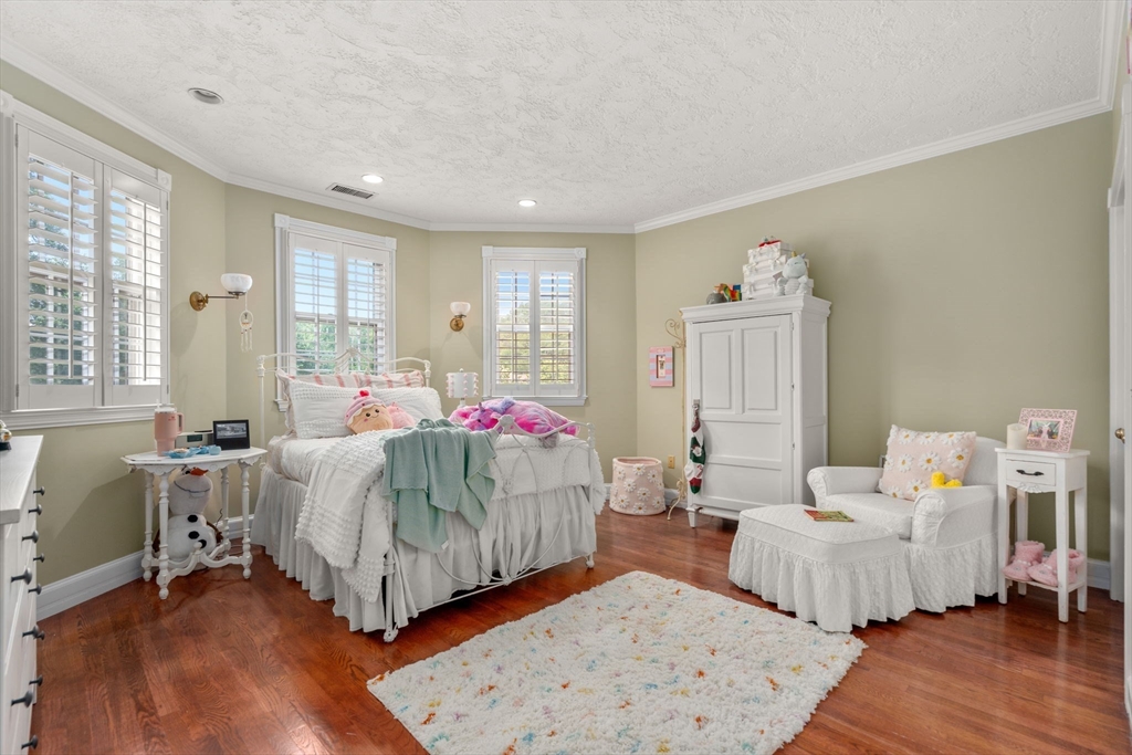 Hopkinton, Massachusetts, 01748, United States, 4 Bedrooms Bedrooms, ,5 BathroomsBathrooms,Residential,For Sale,1982386