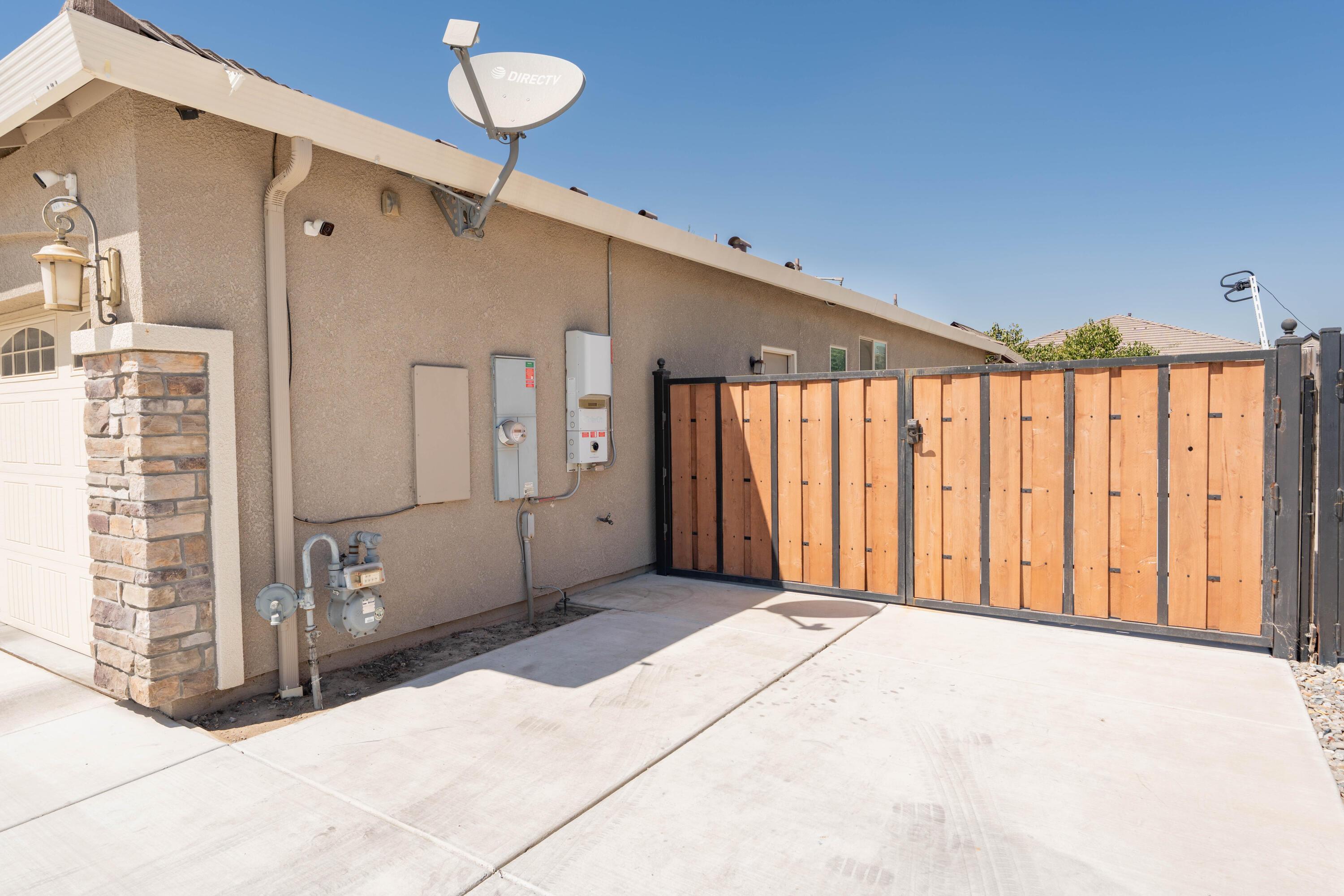 Tulare, California, 93274, United States, 4 Bedrooms Bedrooms, ,3 BathroomsBathrooms,Residential,For Sale,1975083