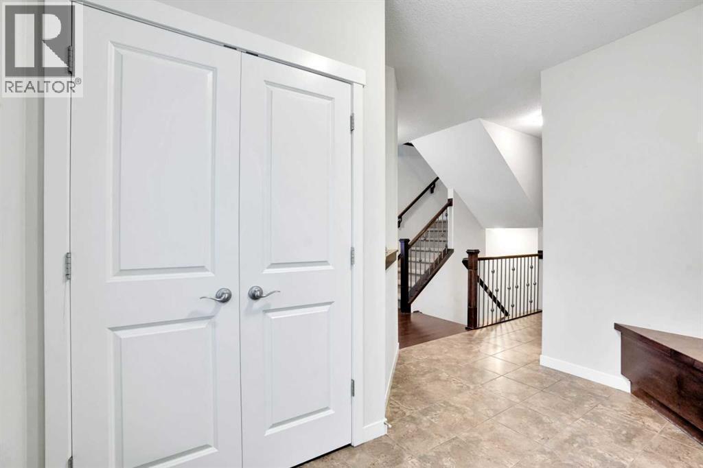 CALGARY, Alberta, T2X 0J7, CA, 3 Bedrooms Bedrooms, ,2 BathroomsBathrooms,Residential,For Sale,1947364