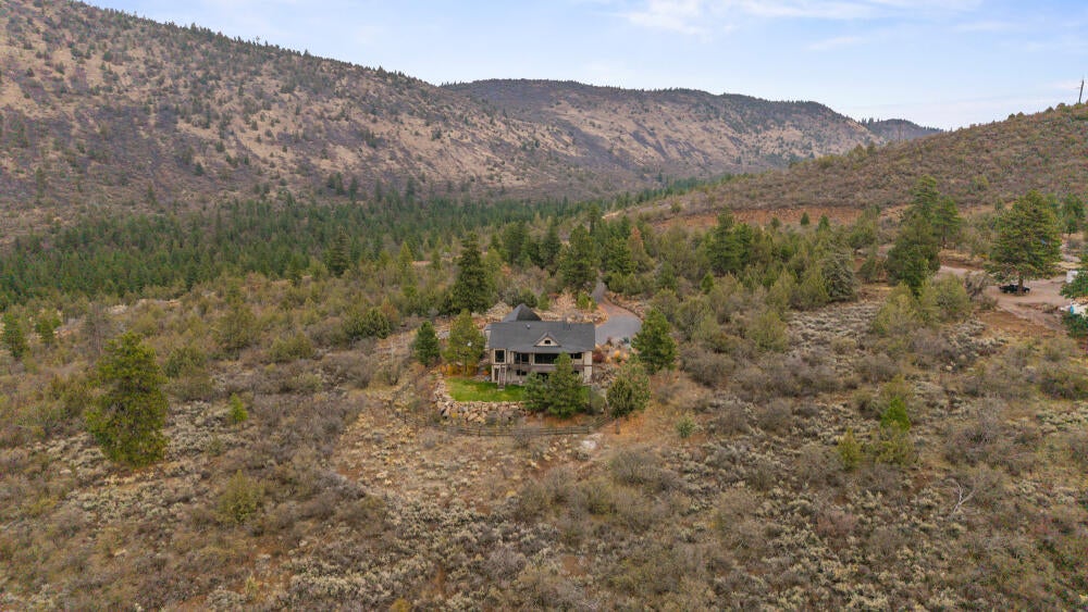 Klamath Falls, Oregon, 97601, United States, 4 Bedrooms Bedrooms, ,3 BathroomsBathrooms,Residential,For Sale,1987766