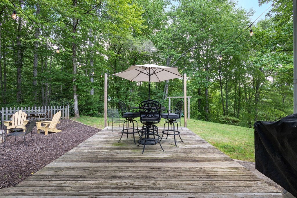 Hayesville, North Carolina, 28904, United States, 4 Bedrooms Bedrooms, ,2 BathroomsBathrooms,Residential,For Sale,1871296