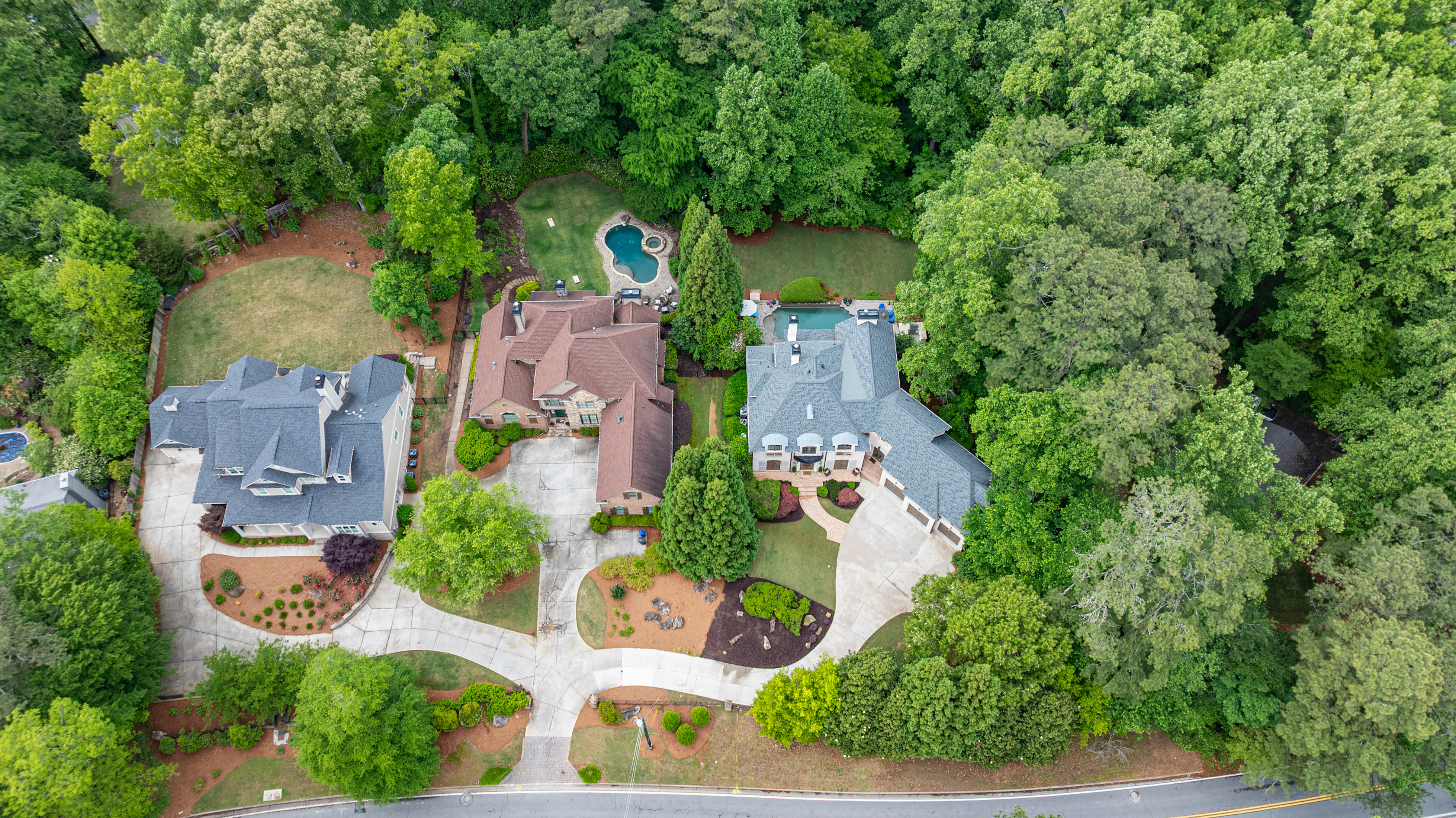  Stunning European-inspired Home on Private, Wooded Lot in East Cobb - 物件實景