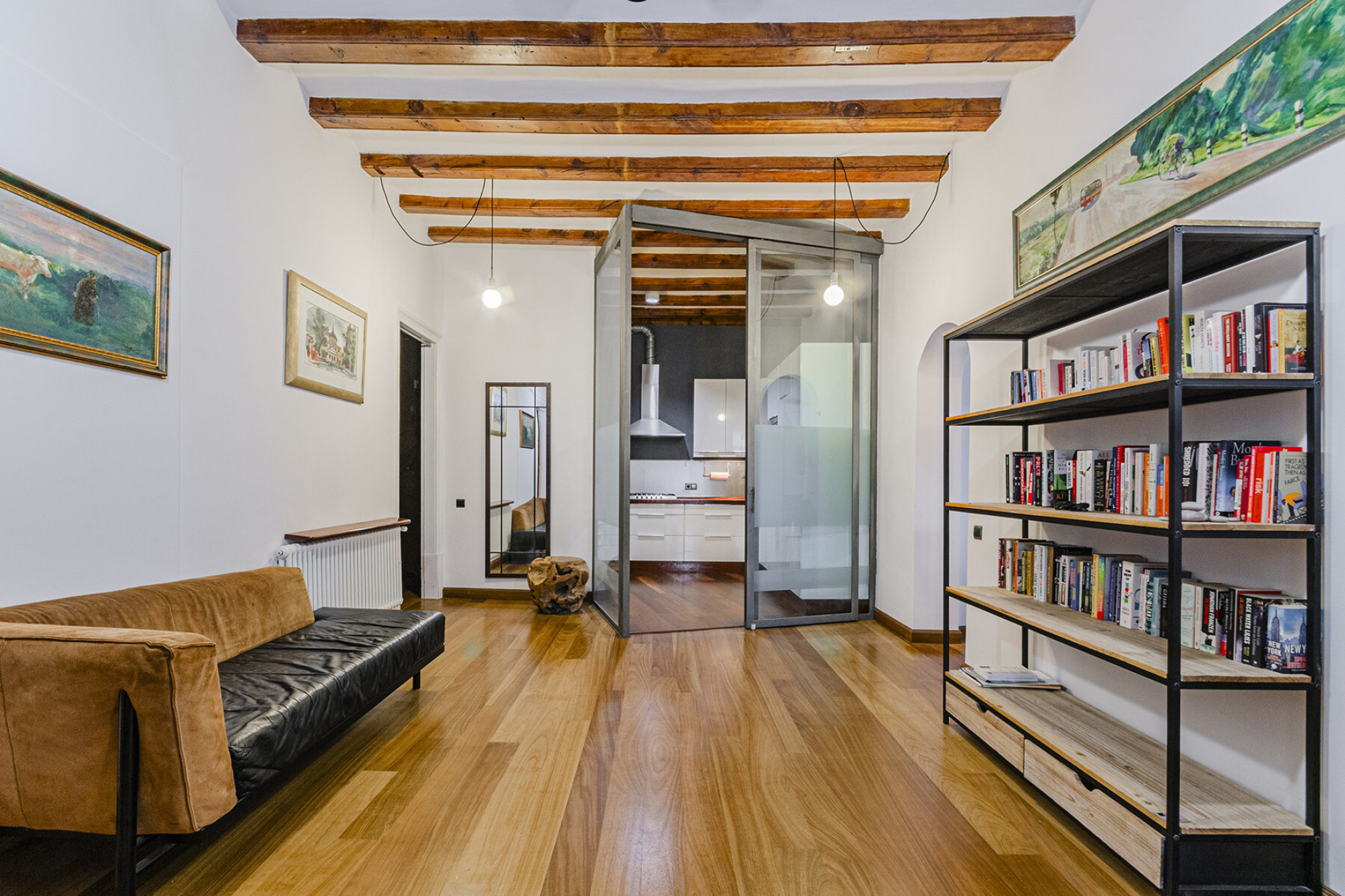  Large apartment with its own style in the oldest part of Barcelona - 物件實景
