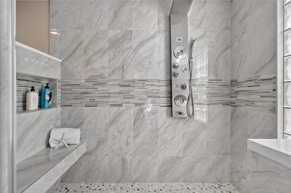 Longboat Key, Florida, 34228, United States, 3 Bedrooms Bedrooms, ,2 BathroomsBathrooms,Residential,For Sale,1990986