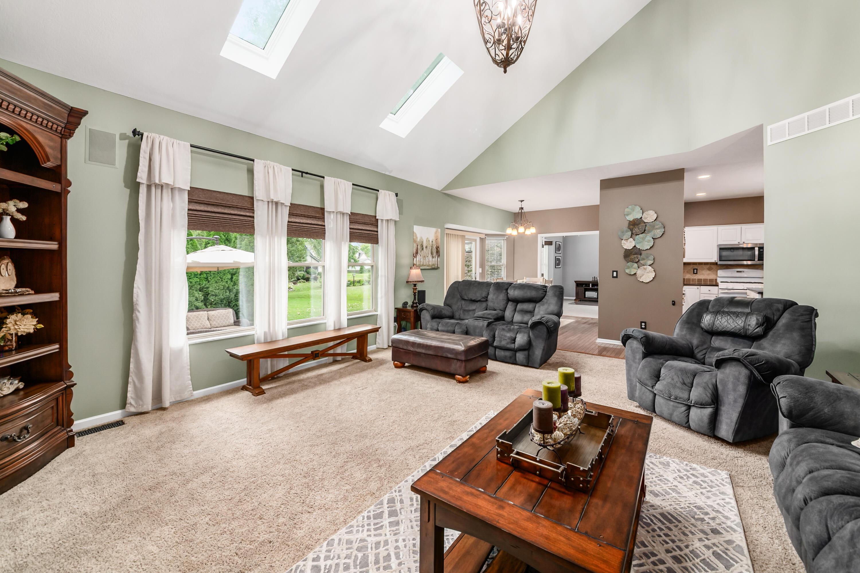 Lewis Center, Ohio, 43035, United States, 4 Bedrooms Bedrooms, ,3 BathroomsBathrooms,Residential,For Sale,1910876