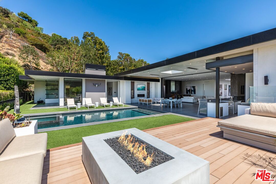 Beverly Hills, California, 90210, United States, 5 Bedrooms Bedrooms, ,9 BathroomsBathrooms,Residential,For Sale,1906570