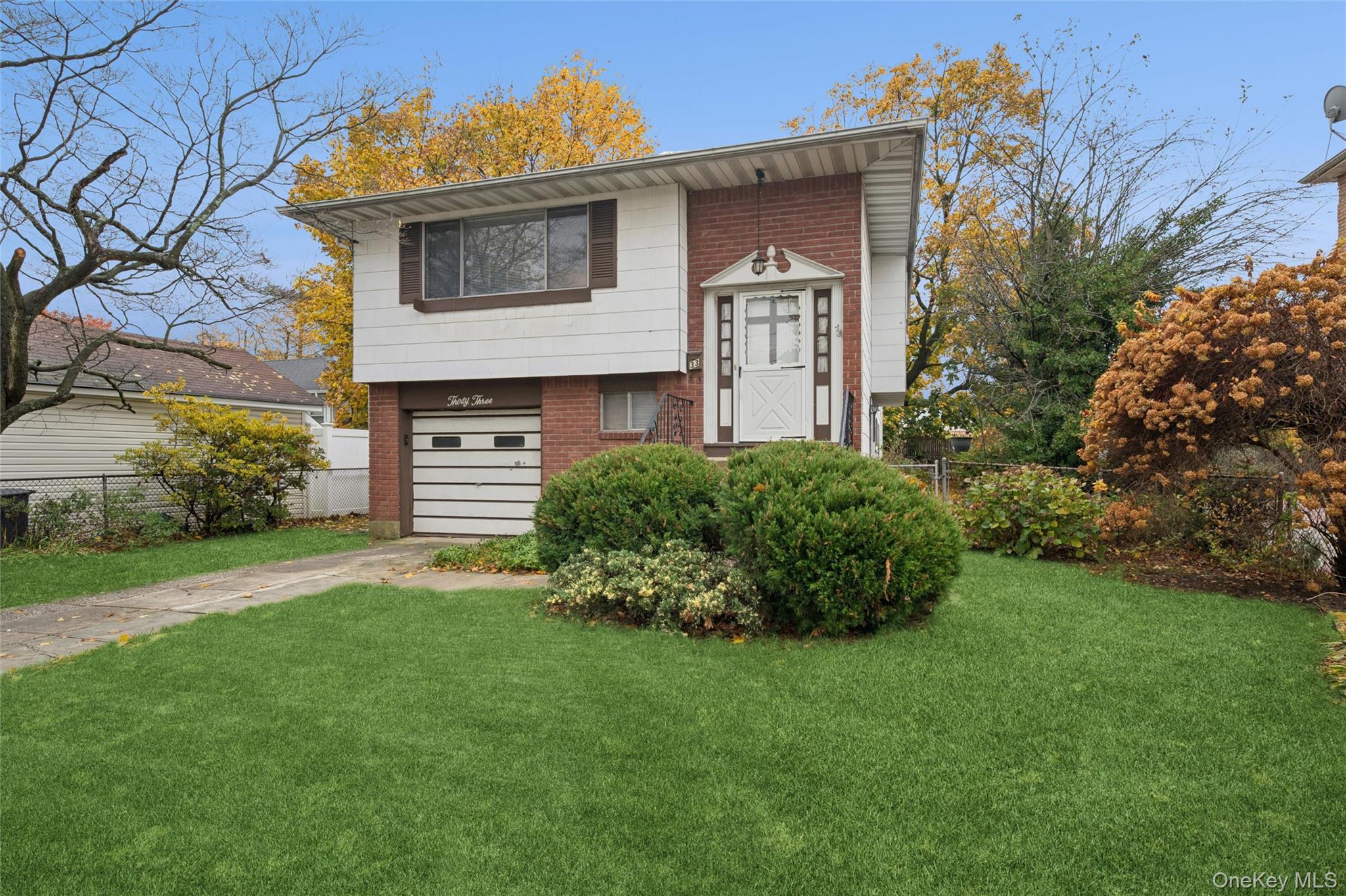 Hicksville, New York, 11801, United States, 4 Bedrooms Bedrooms, ,2 BathroomsBathrooms,Residential,For Sale,1990938