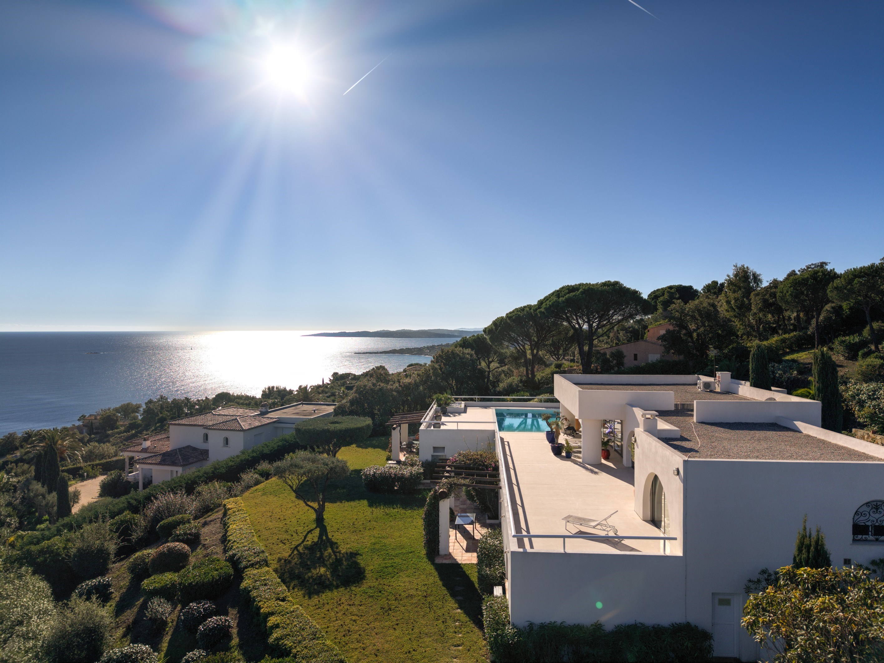  Contemporary villa with panoramic sea view for sale in Sainte-Maxime - 物件實景