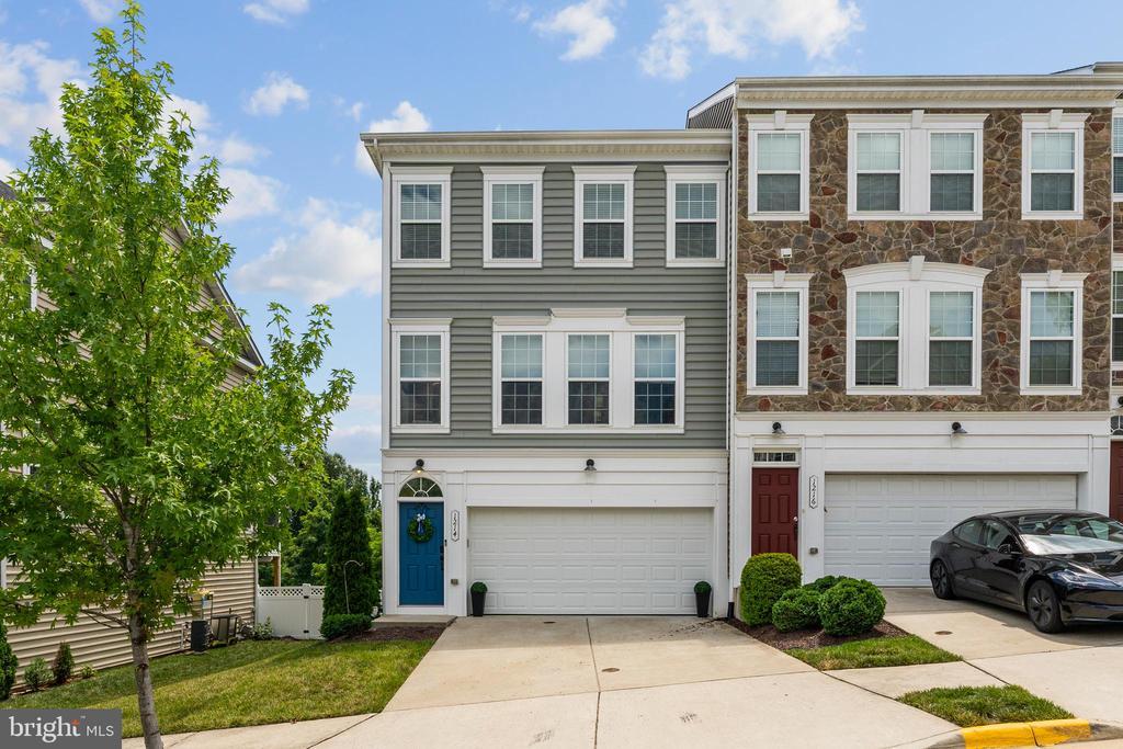 Fredericksburg, Virginia, 22401, United States, 4 Bedrooms Bedrooms, ,4 BathroomsBathrooms,Residential,For Sale,1827439