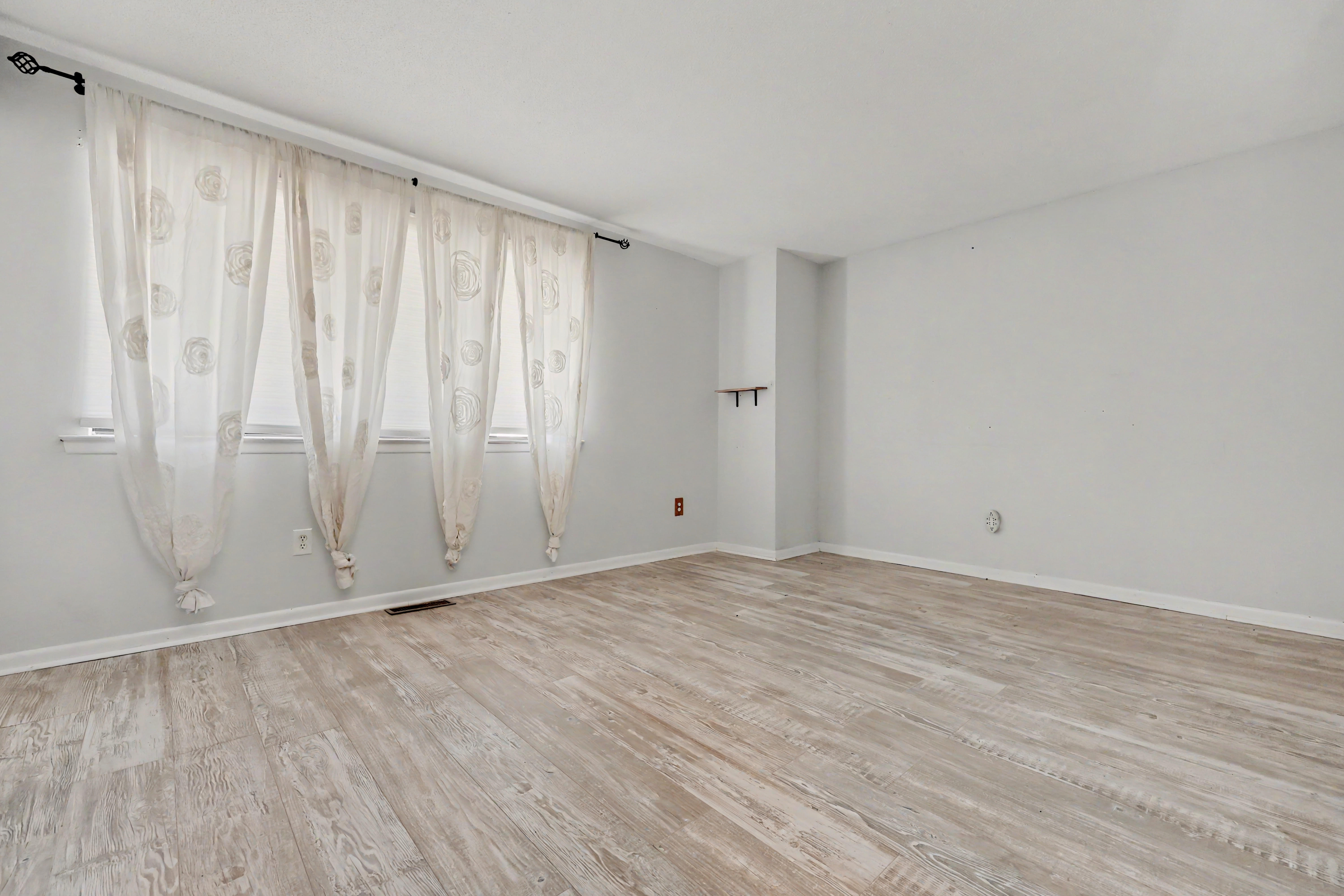  Spacious Two Bedroom Townhouse in Norwalk - 物件實景