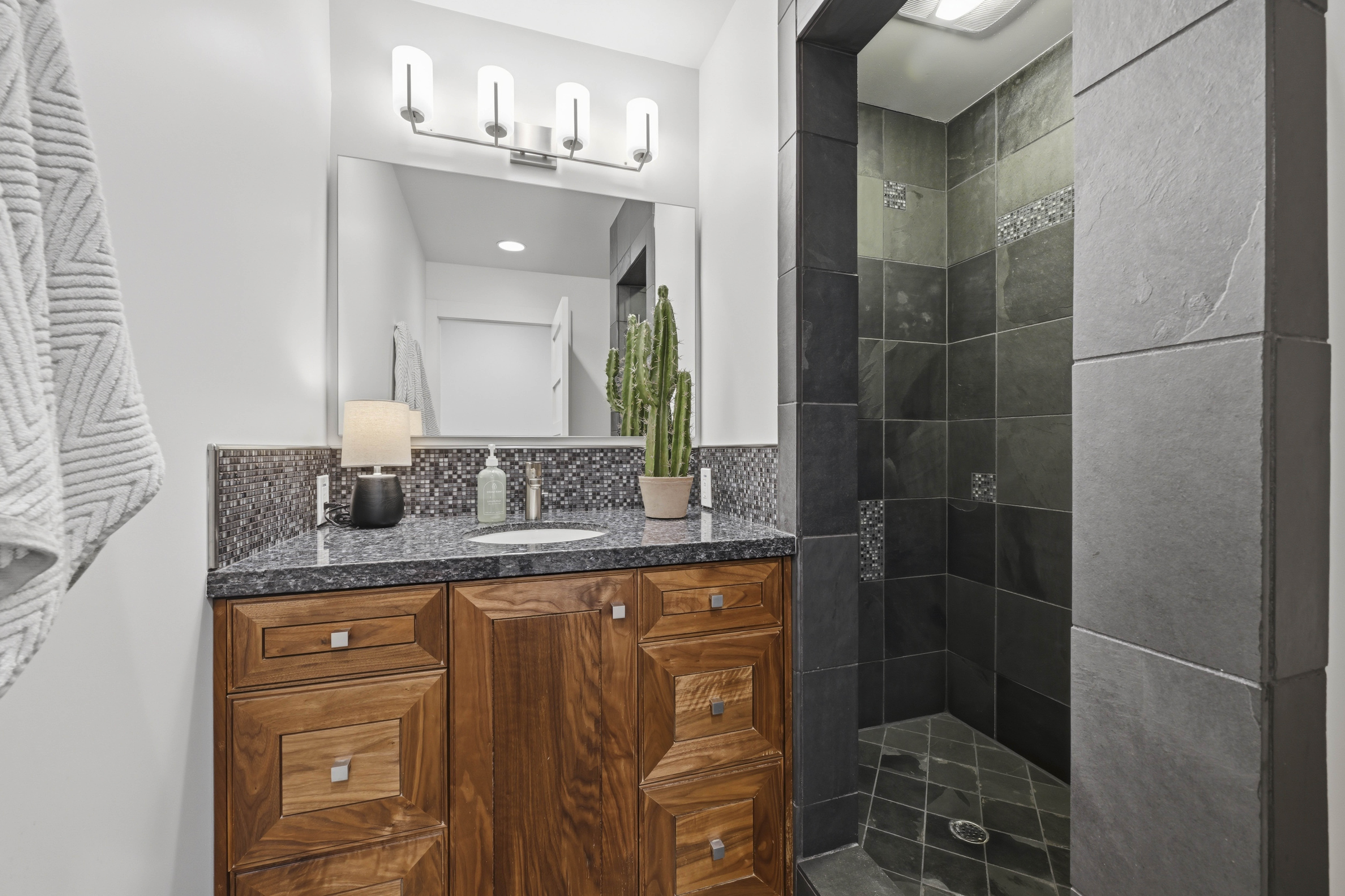  7905 Brook Court, Granite Bay, CA 95746 - 物件實景