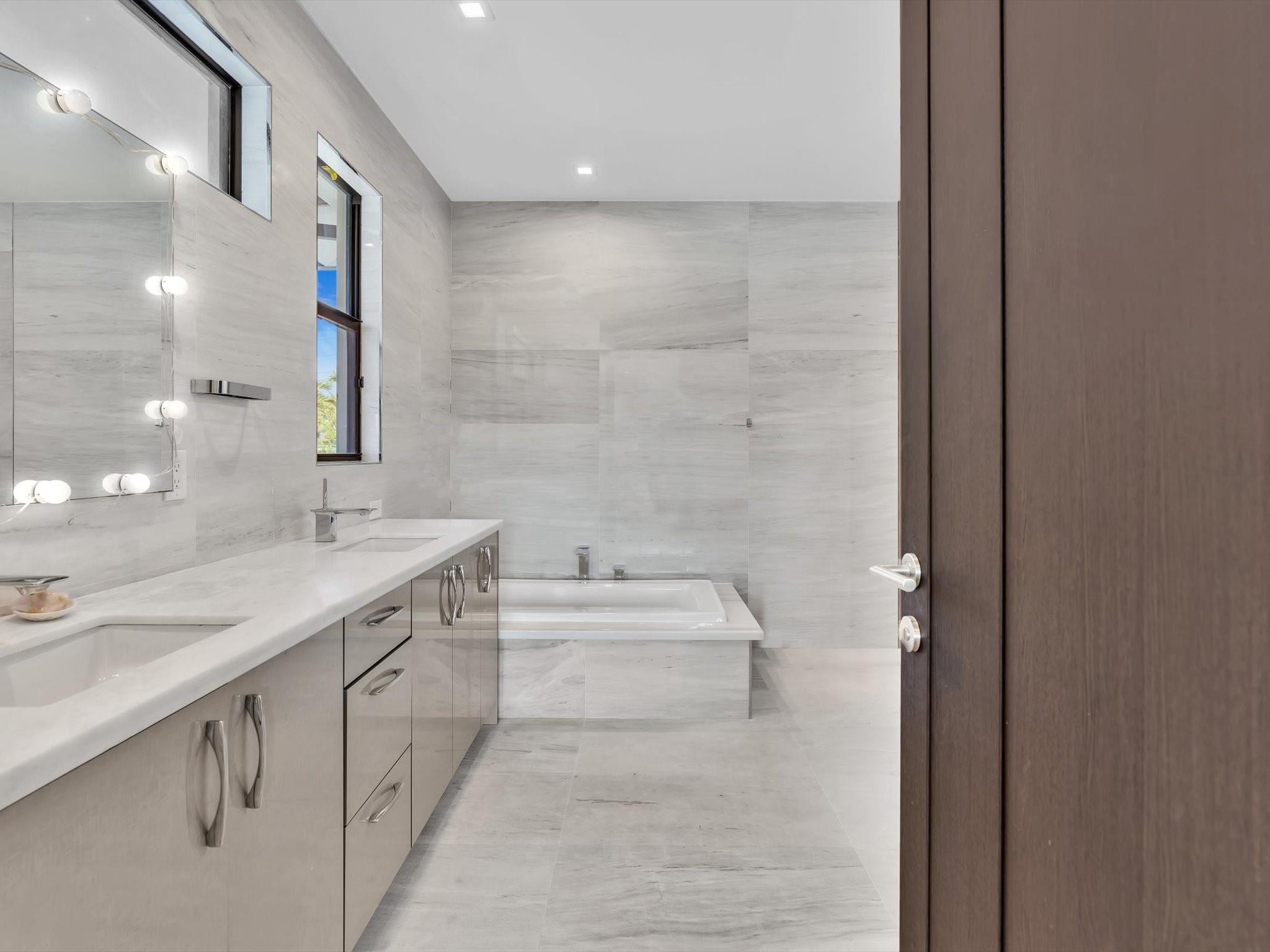 Fort Lauderdale, Florida, 33308, United States, 7 Bedrooms Bedrooms, ,8 BathroomsBathrooms,Residential,For Sale,1975659