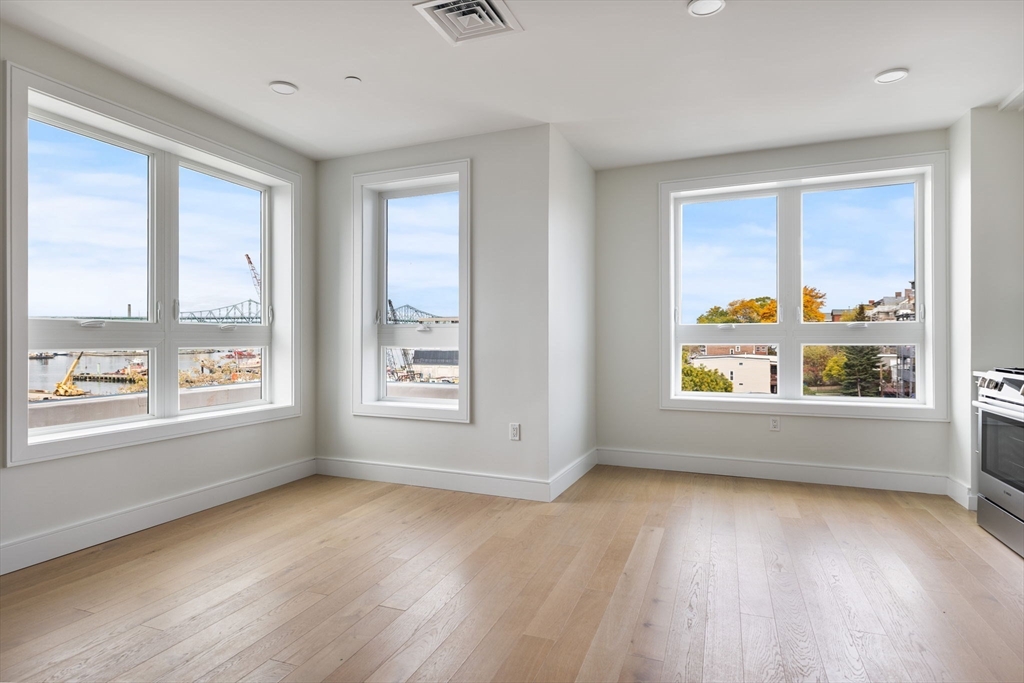 Boston, Massachusetts, 02128, United States, 2 Bedrooms Bedrooms, ,2 BathroomsBathrooms,Residential,For Sale,1981806