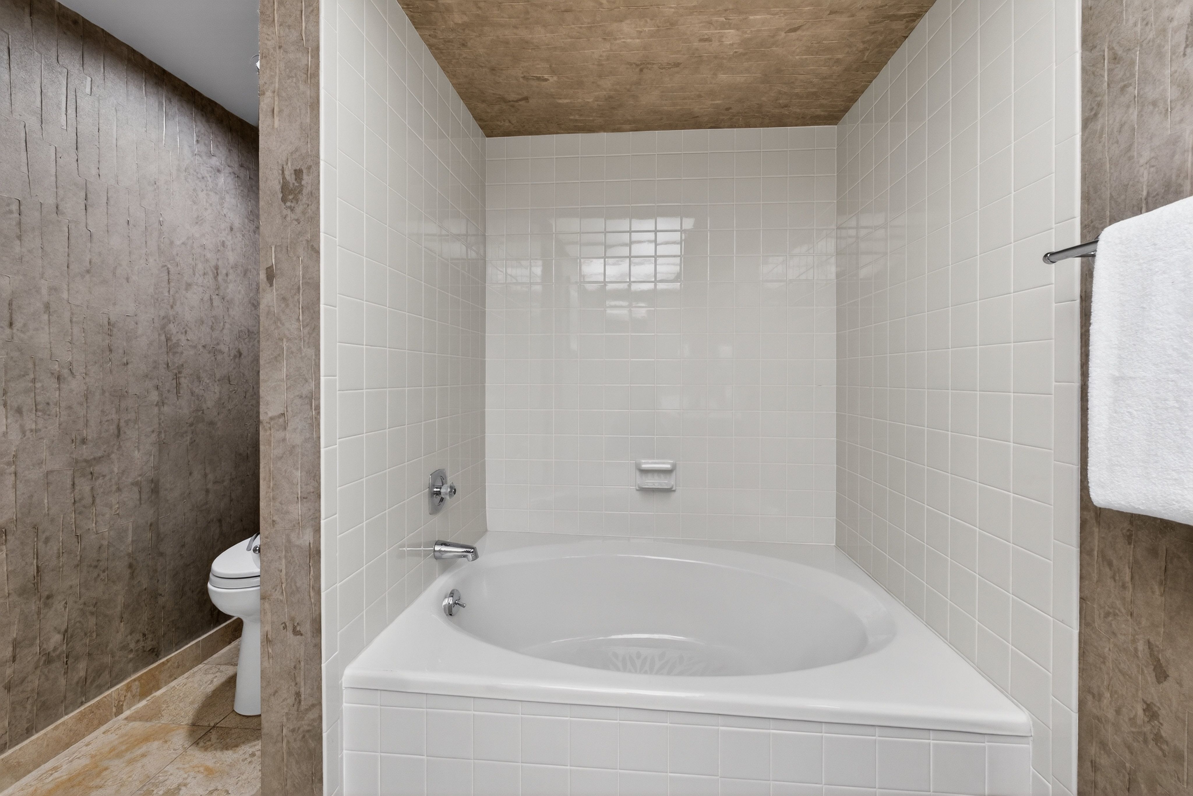  Charming Clayton Condo in an Exceptional Location - 物件實景