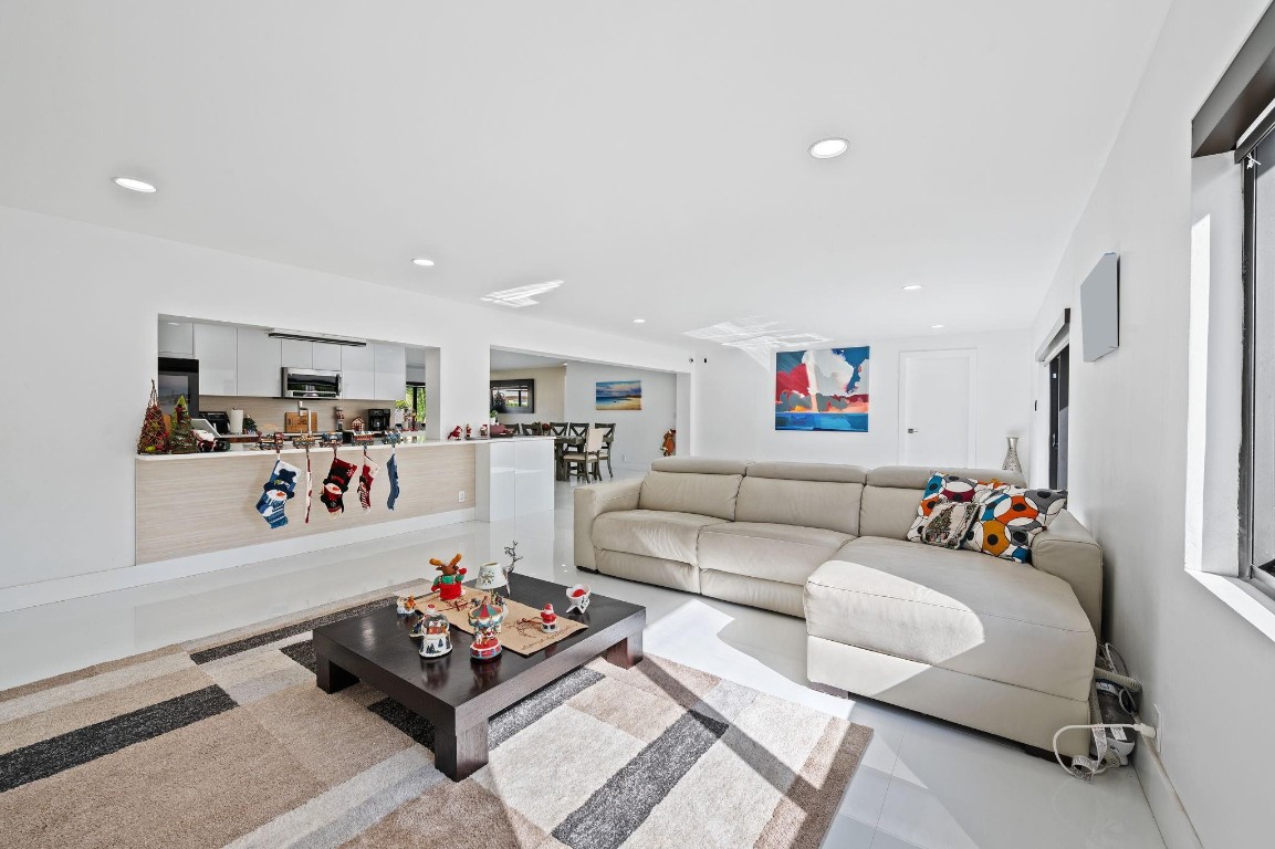 Hollywood, Florida, 33021, United States, 4 Bedrooms Bedrooms, ,2 BathroomsBathrooms,Residential,For Sale,2005930