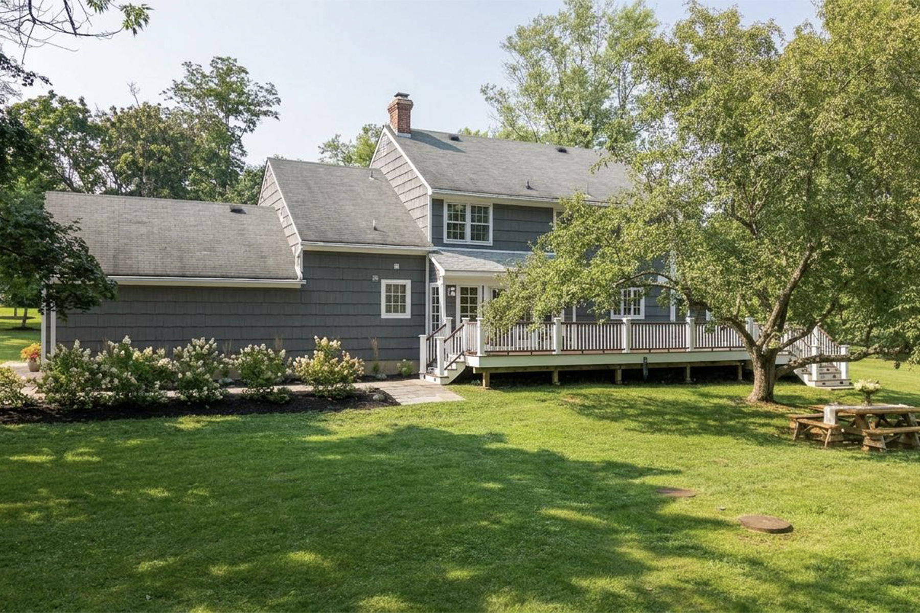  Immaculate Custom Colonial Located on a Traditional Country Setting - 物件實景