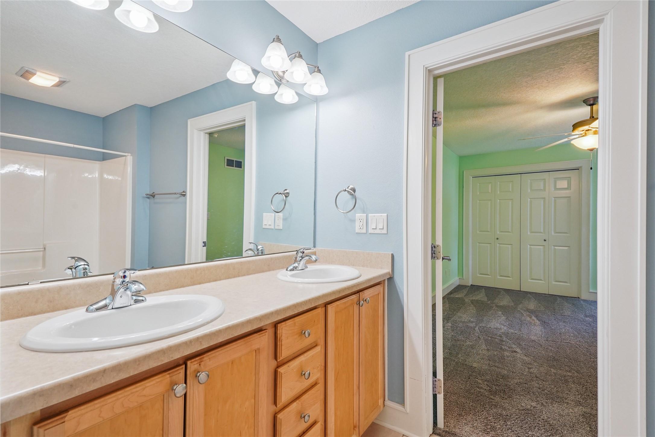 Urbandale, Iowa, 50323, United States, 5 Bedrooms Bedrooms, ,5 BathroomsBathrooms,Residential,For Sale,1978206