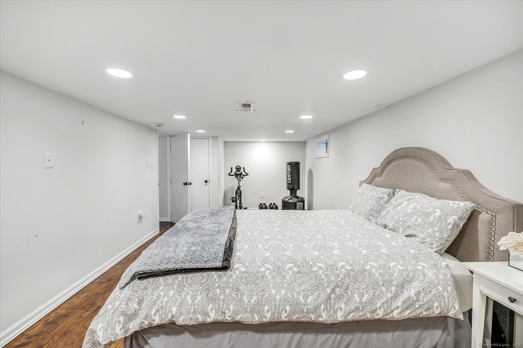 Stratford, Connecticut, 06614, United States, 3 Bedrooms Bedrooms, ,2 BathroomsBathrooms,Residential,For Sale,1978049