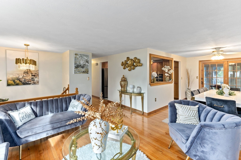 Bridgewater, Massachusetts, 02324, United States, 3 Bedrooms Bedrooms, ,2 BathroomsBathrooms,Residential,For Sale,1943085