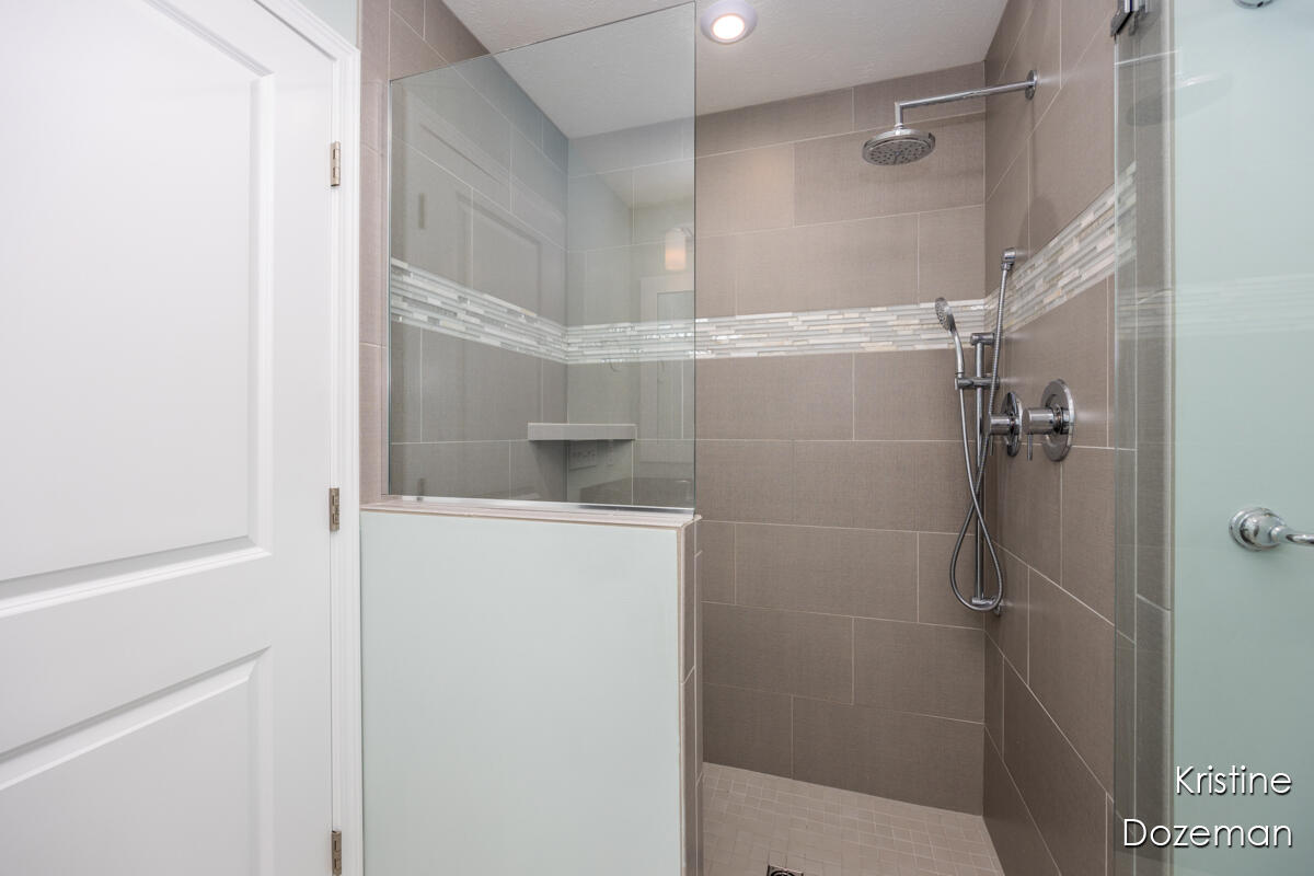 Lowell, Michigan, 49331, United States, 5 Bedrooms Bedrooms, ,4 BathroomsBathrooms,Residential,For Sale,1848158