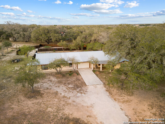 Floresville, Texas, 78114, United States, 6 Bedrooms Bedrooms, ,3 BathroomsBathrooms,Residential,For Sale,1754685