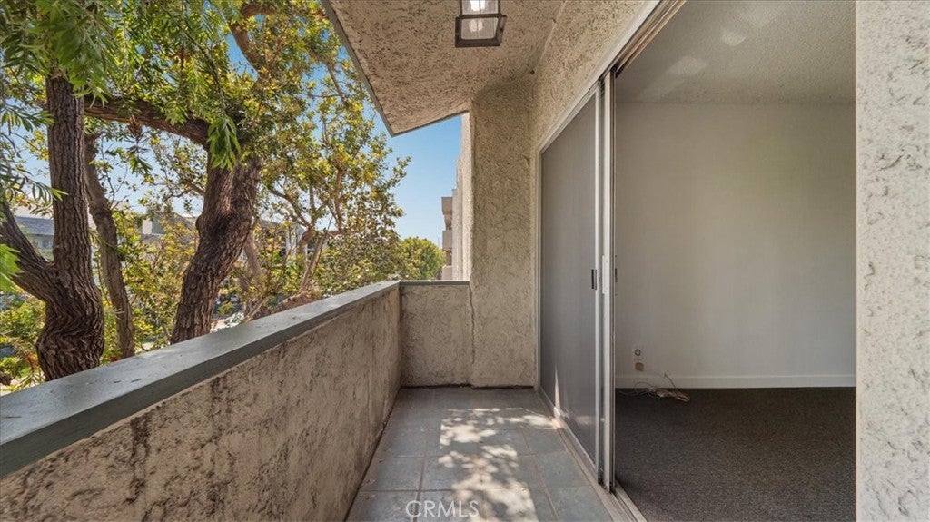 Los Angeles, California, 90034, United States, 2 Bedrooms Bedrooms, ,2 BathroomsBathrooms,Residential,For Sale,2025767